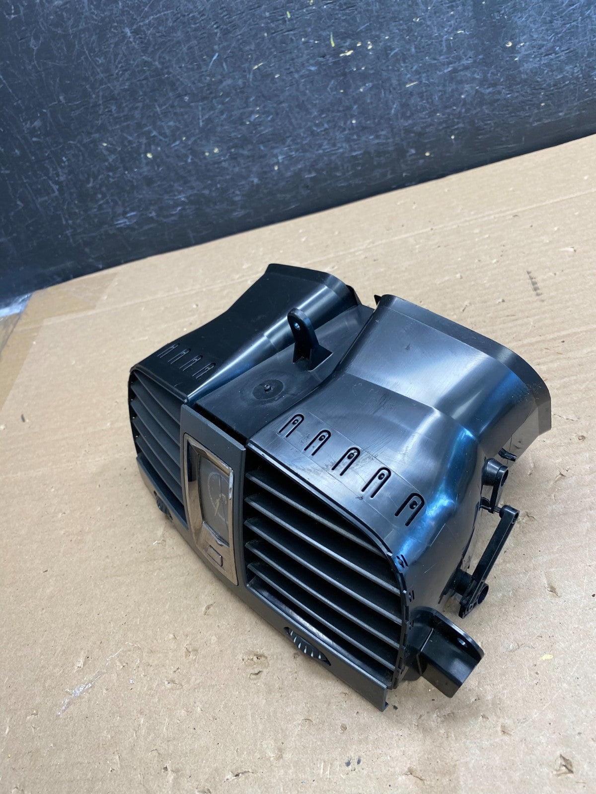 2007 to 2009 Cadillac SRX Front Center Dash Clock Air Vent ag5066 DG3