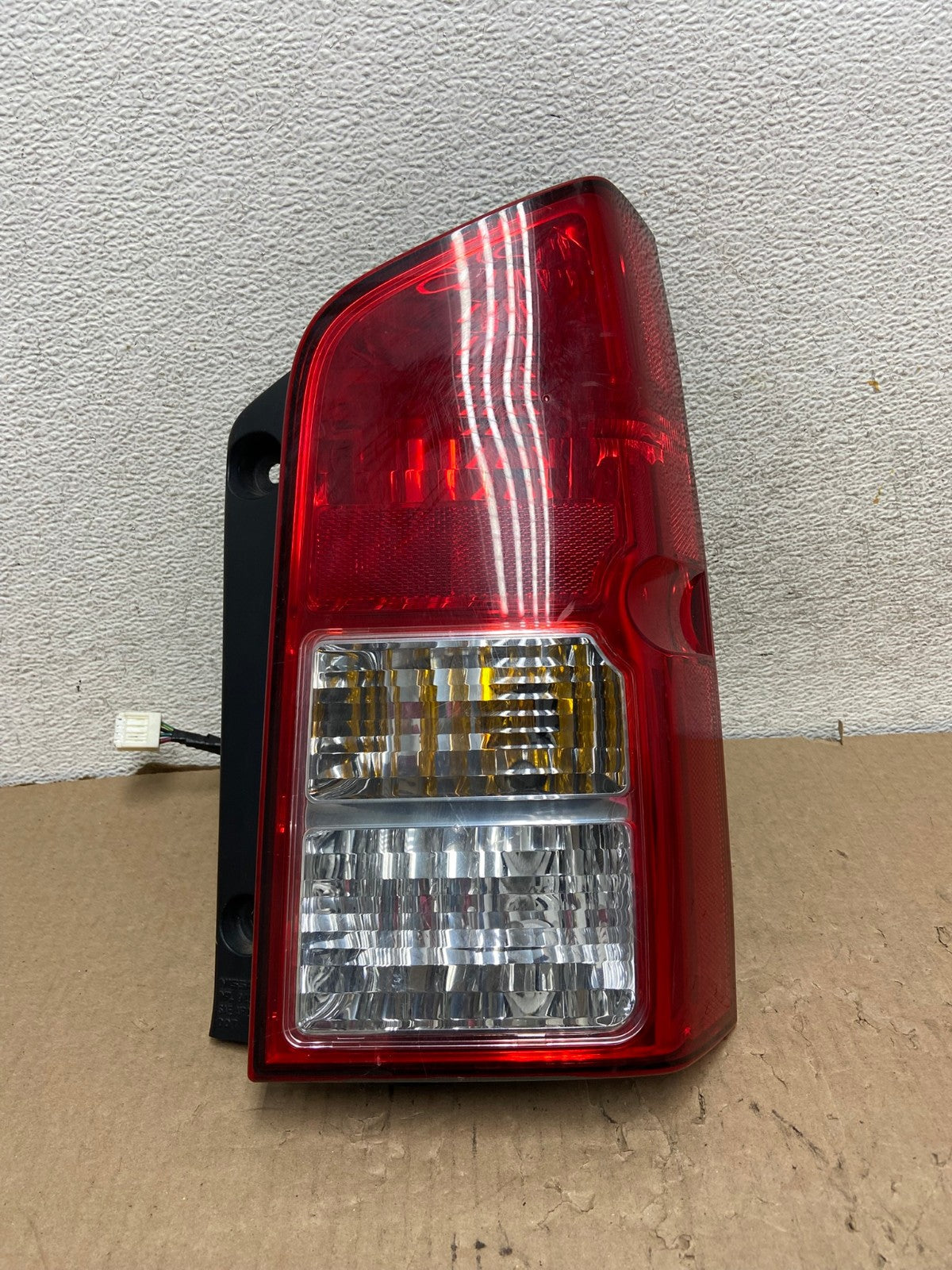 2005 to 2012 Nissan Pathfinder Right Passenger RH Side Tail Light AG8053 LK0