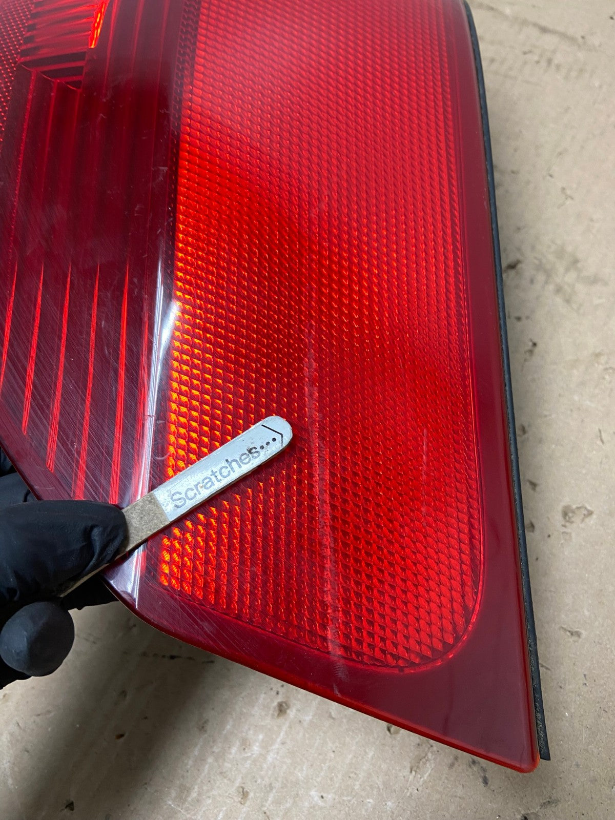 2004-2005 Toyota Sienna Right Passenger Rh Side Tail Light AD7728 LK3