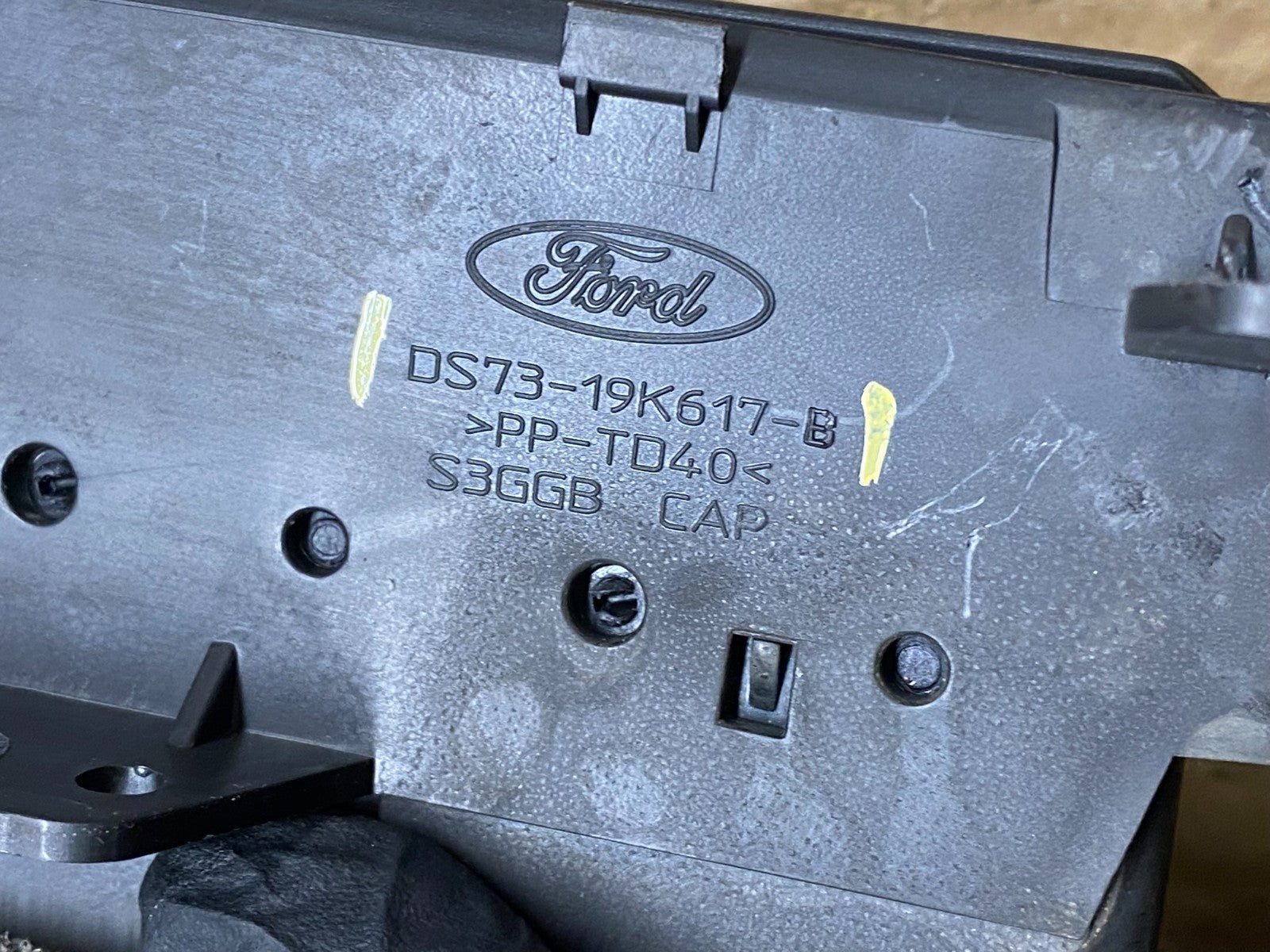 2013 to 2016 Ford Fusion Center Dash Air Vents DS73-19K617-A OEM Z4585 DG5