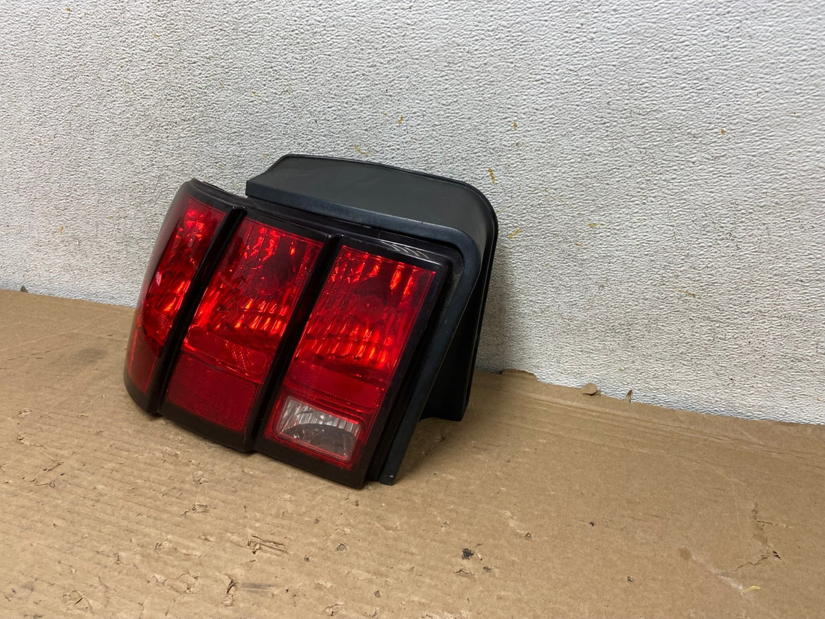 1999 - 2004 Ford Mustang Left Driver Lh Side Tail Light AH8965 LK2