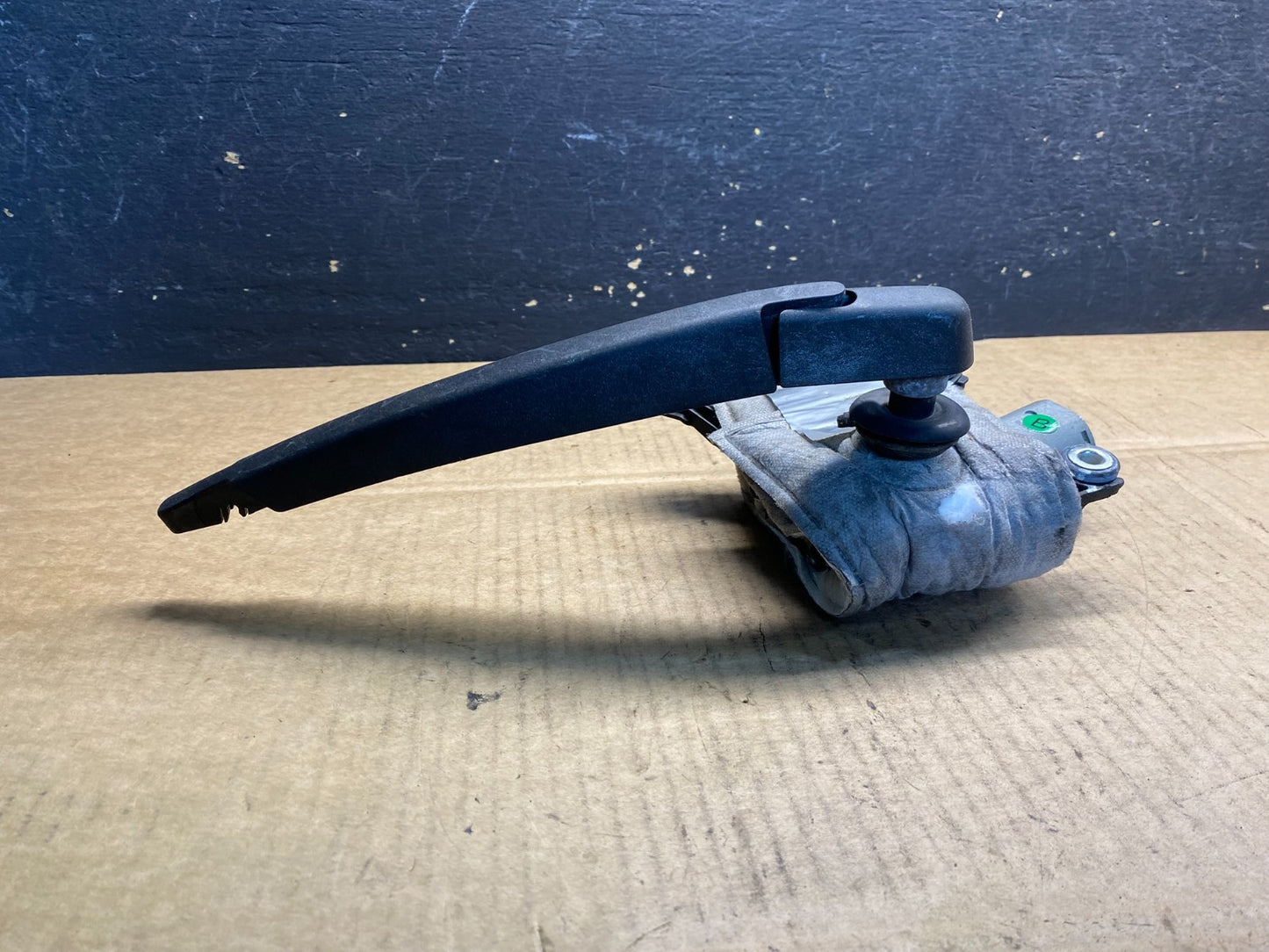 2013-2016 Nissan Pathfinder Back Door Rear Wiper Motor Wiper Blade ab4011 DG3