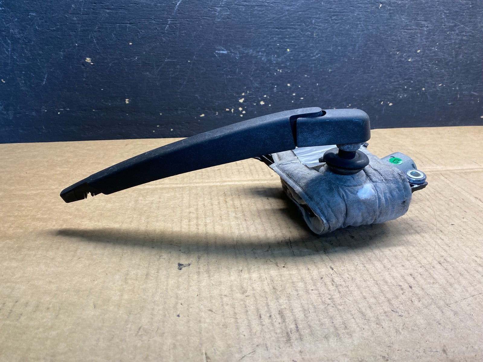 2013-2016 Nissan Pathfinder Back Door Rear Wiper Motor Wiper Blade ab4011 DG3
