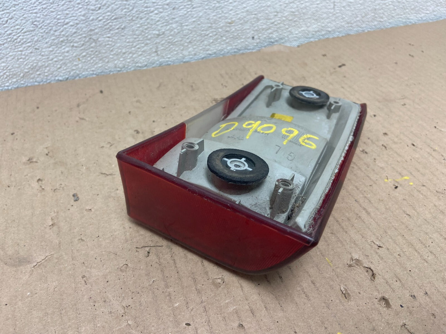 1993 to 1994 Volvo 850 Sedan Left Driver Lh Side Tail Light D9096 OEM DG15