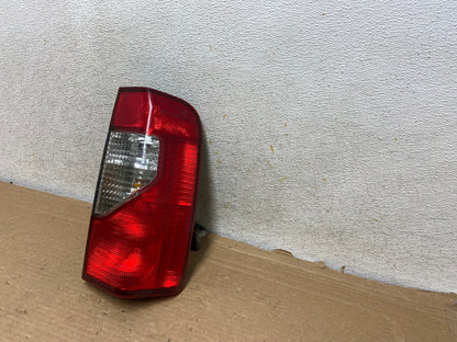 2002 2003 2004 Nissan Xterra Right Passenger RH Side Tail Light AH8475 LK2