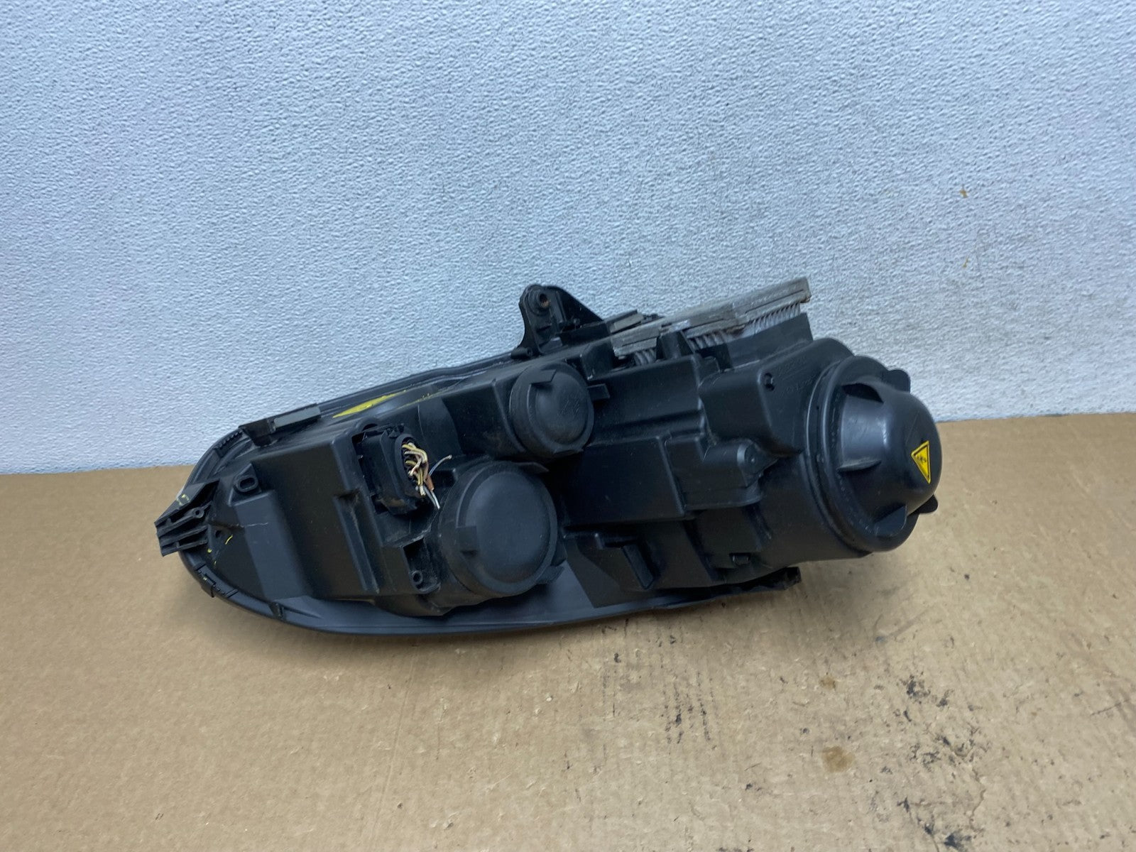 2006 to 2009 Volkswagen Jetta Golf Left Driver HID Xenon Headlight AG2400 DW8