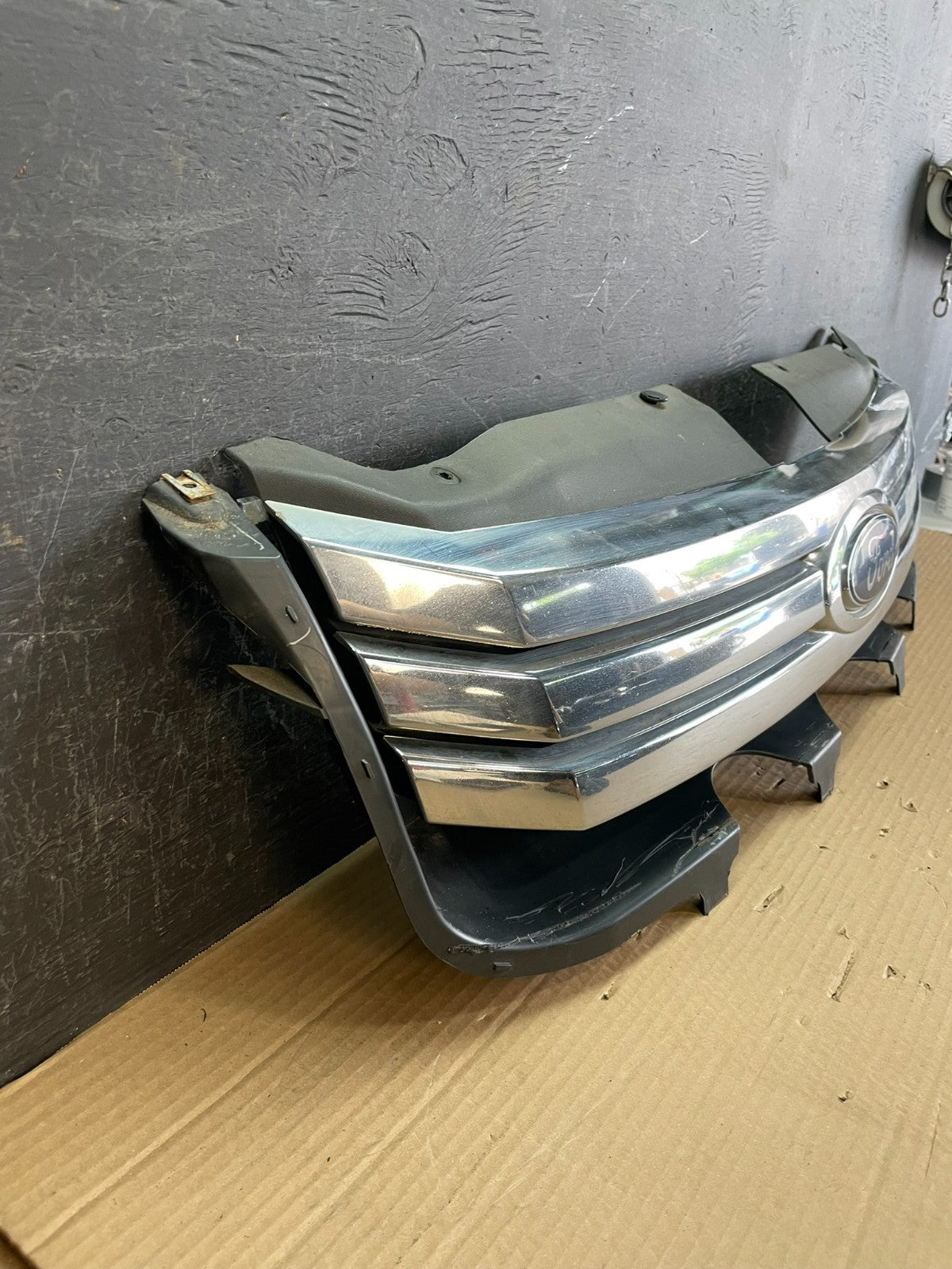 2006-2009 Ford Fusion Upper Grill Grille With Emblem AE9961 DG2