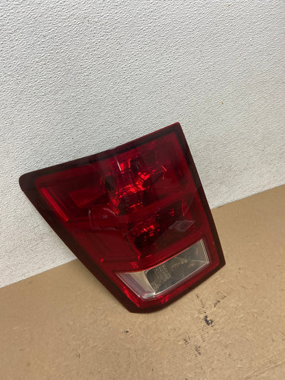 2005 to 2006 Jeep Grand Cherokee Left Driver Side Lh Tail Light AF4656 LK2
