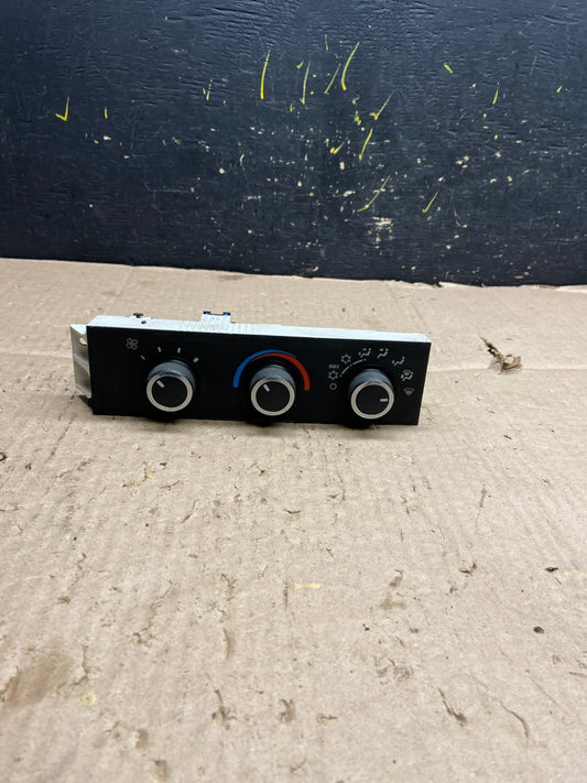 2008-2010 Chevrolet Express 1500 2500 3500 Climate Control Panel Y5411 DG0