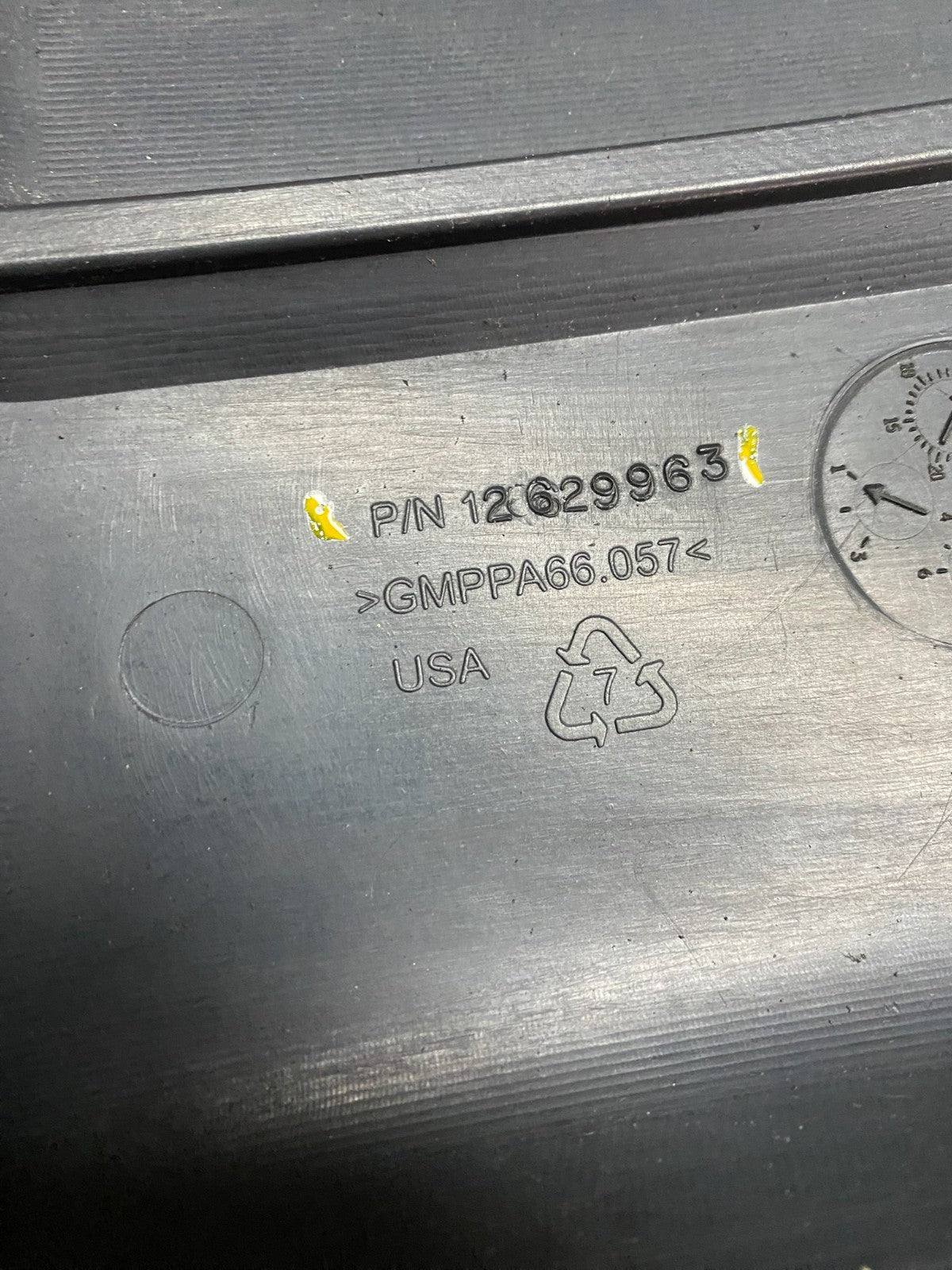2007 to 2008 GMC Acadia 3.6L VVT Engine Cover Shield OEM T9452 DG8