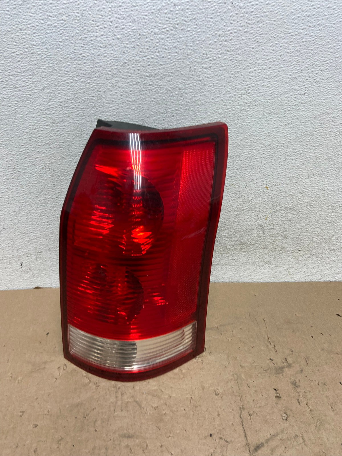 2004 to 2007 Saturn Vue Right Passenger Rh Side Tail Light AG5677 LK0