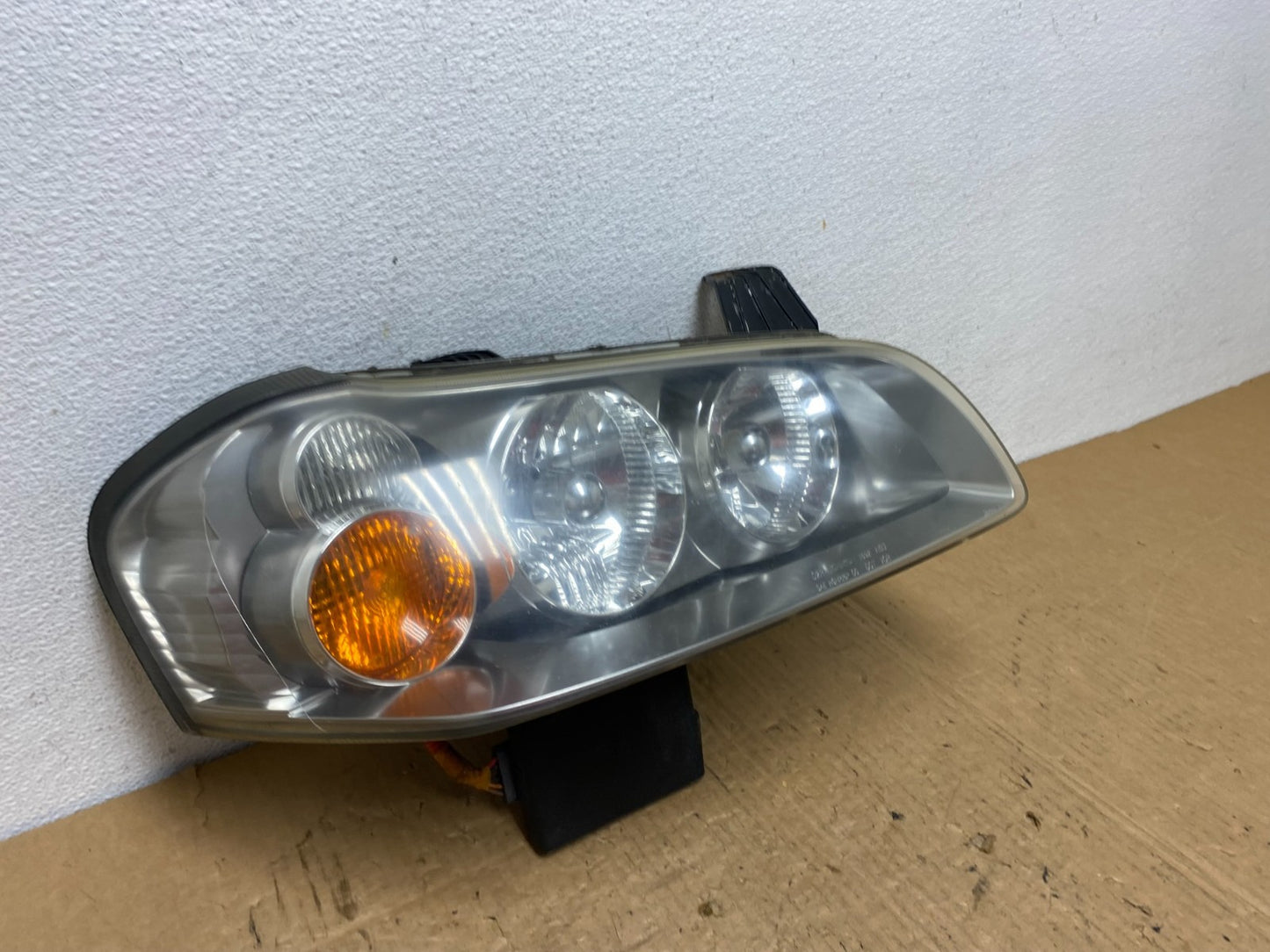 2002-2003 Nissan Maxima Right Passenger Rh Headlight Xenon HID AC8129 DW2