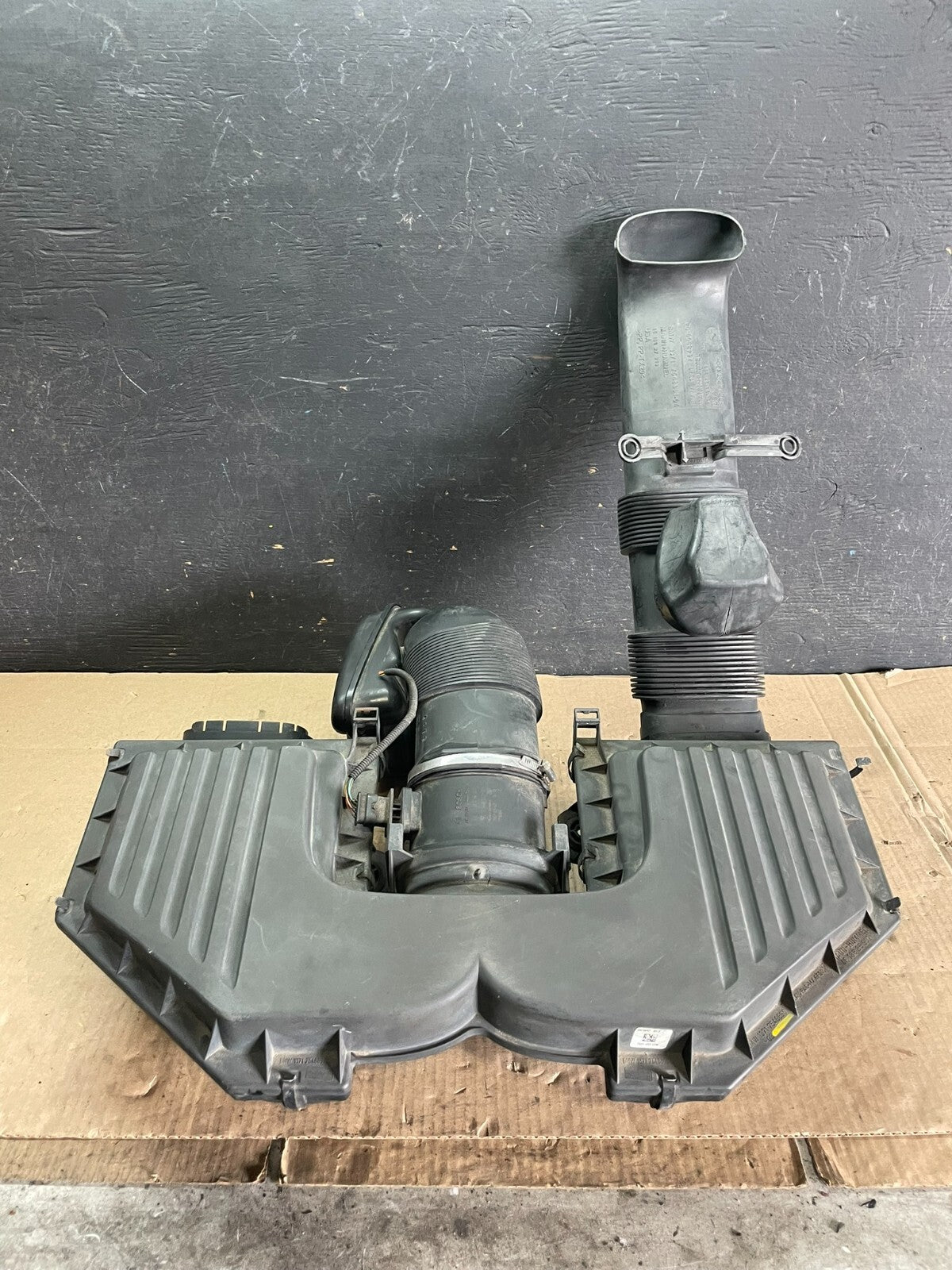 2007 to 2010 BMW E70 X5 N62 Air Intake Cleaner Filter 7548896 M8957 DG0