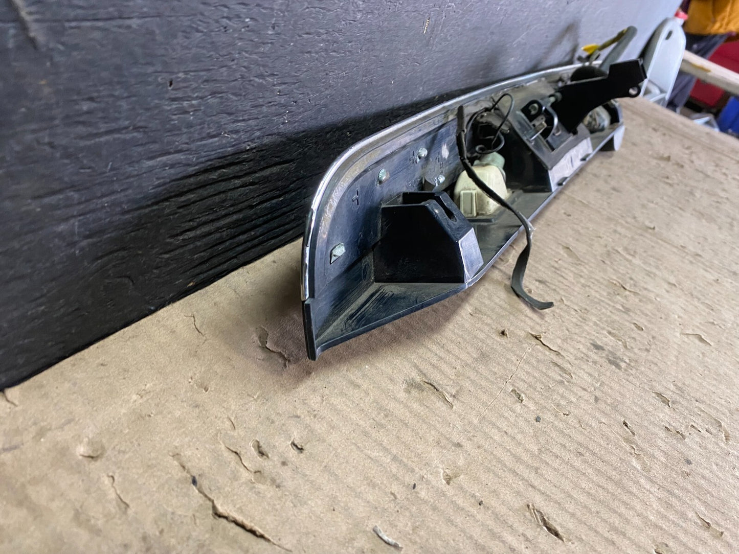 2008 to 2010 Chrysler Town & Country Tailgate Trim w/ Camera Panel OEM j1159 DG6
