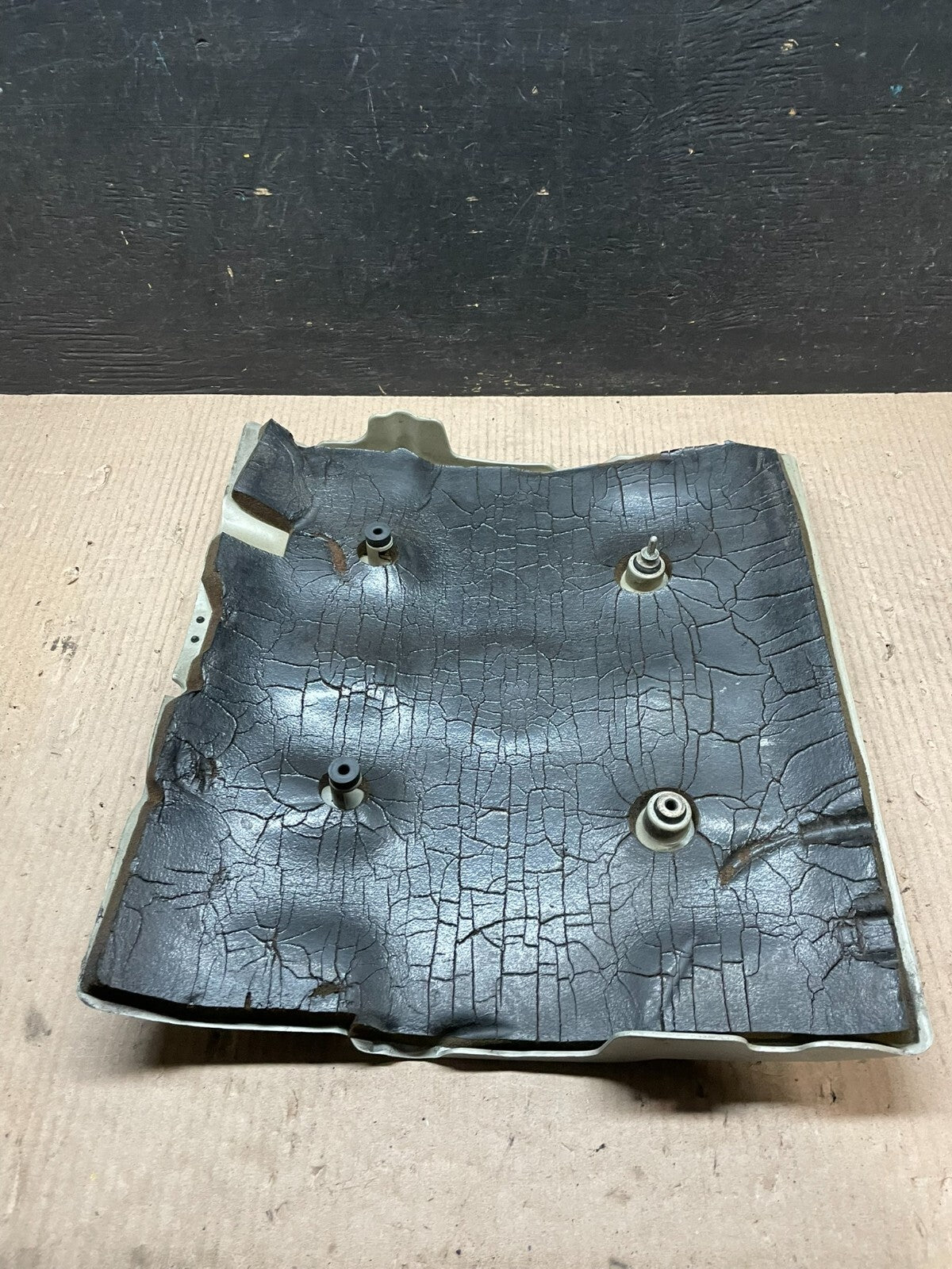 2001 to 2004 Cadillac Deville Seville Northstar Engine Motor Cover J3597 DG8