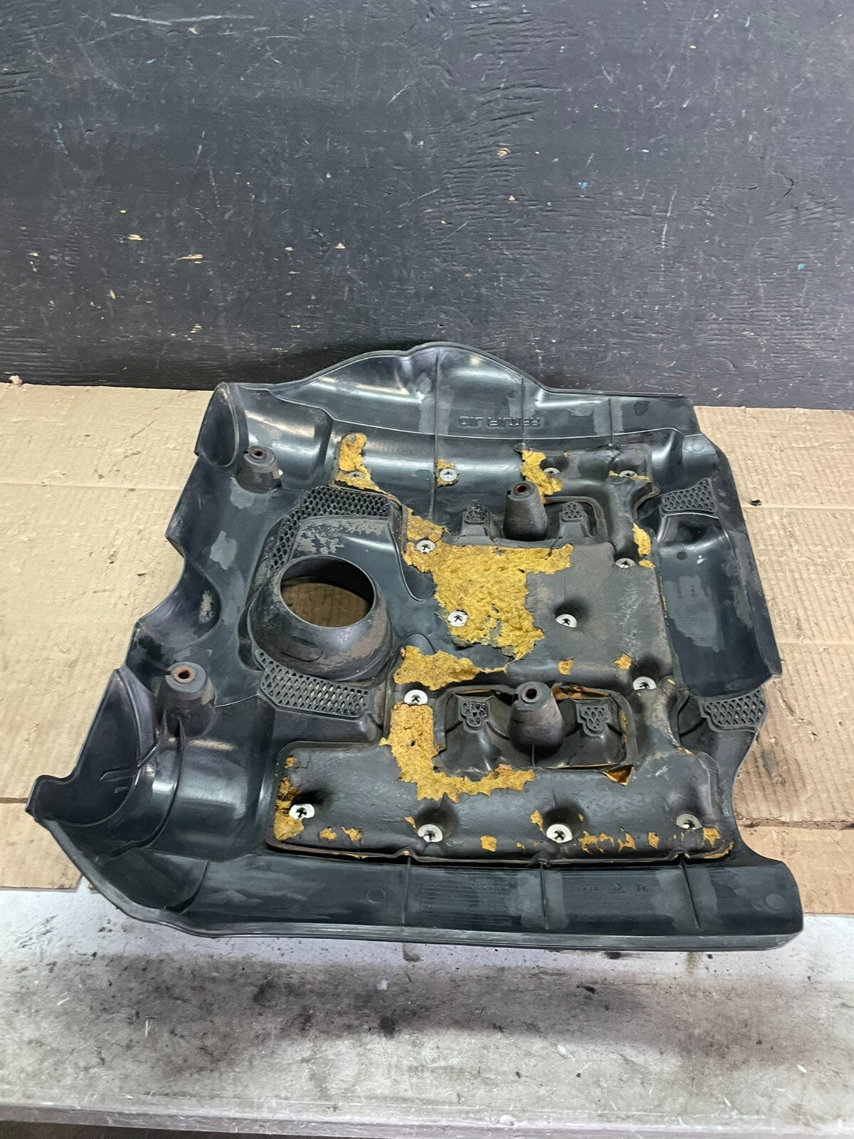 2006 to 2008 Kia Sedona V6 3.8L Engine Motor Cover M2590 PS6