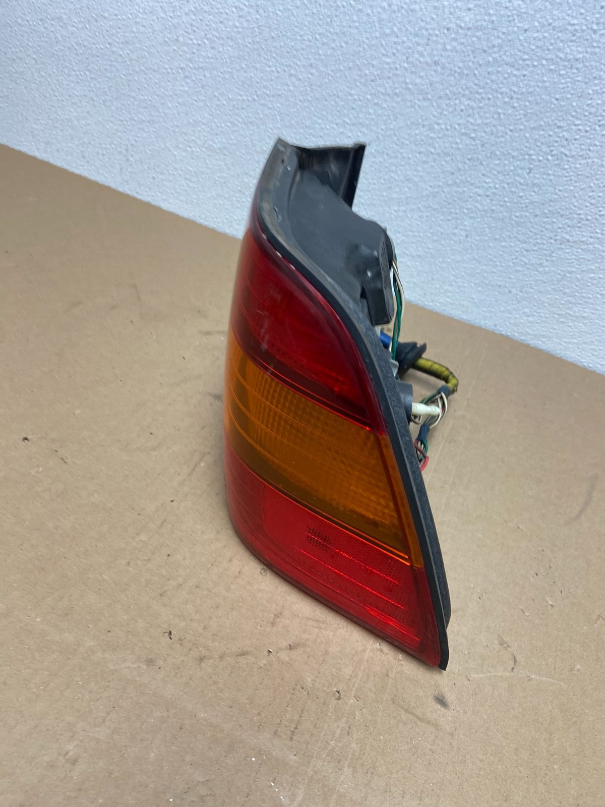 1995 to 1997 Lexus LS400 Right Passenger RH Side Tail Light OEM R9722 DW1
