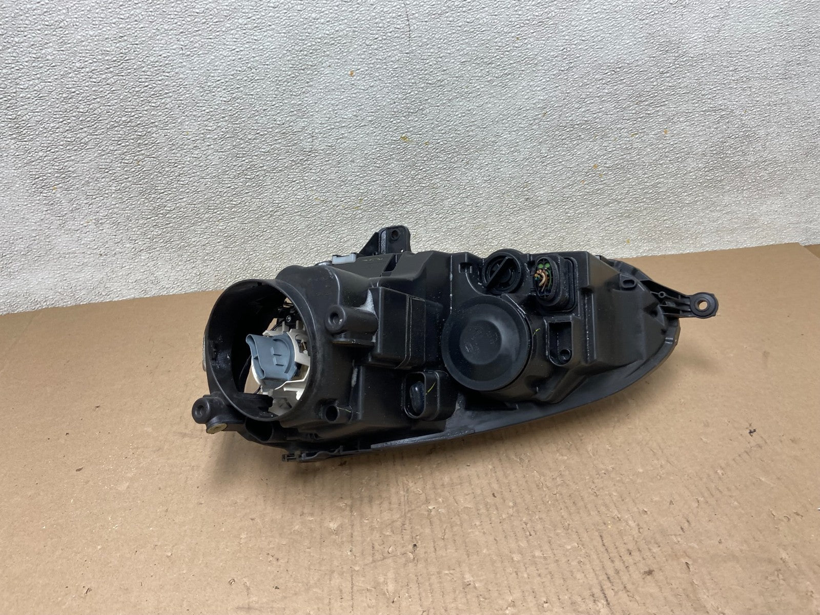2005 - 2010 Volkswagen Jetta Right Passenger RH Side Headlight Halogen AB6022 DW5