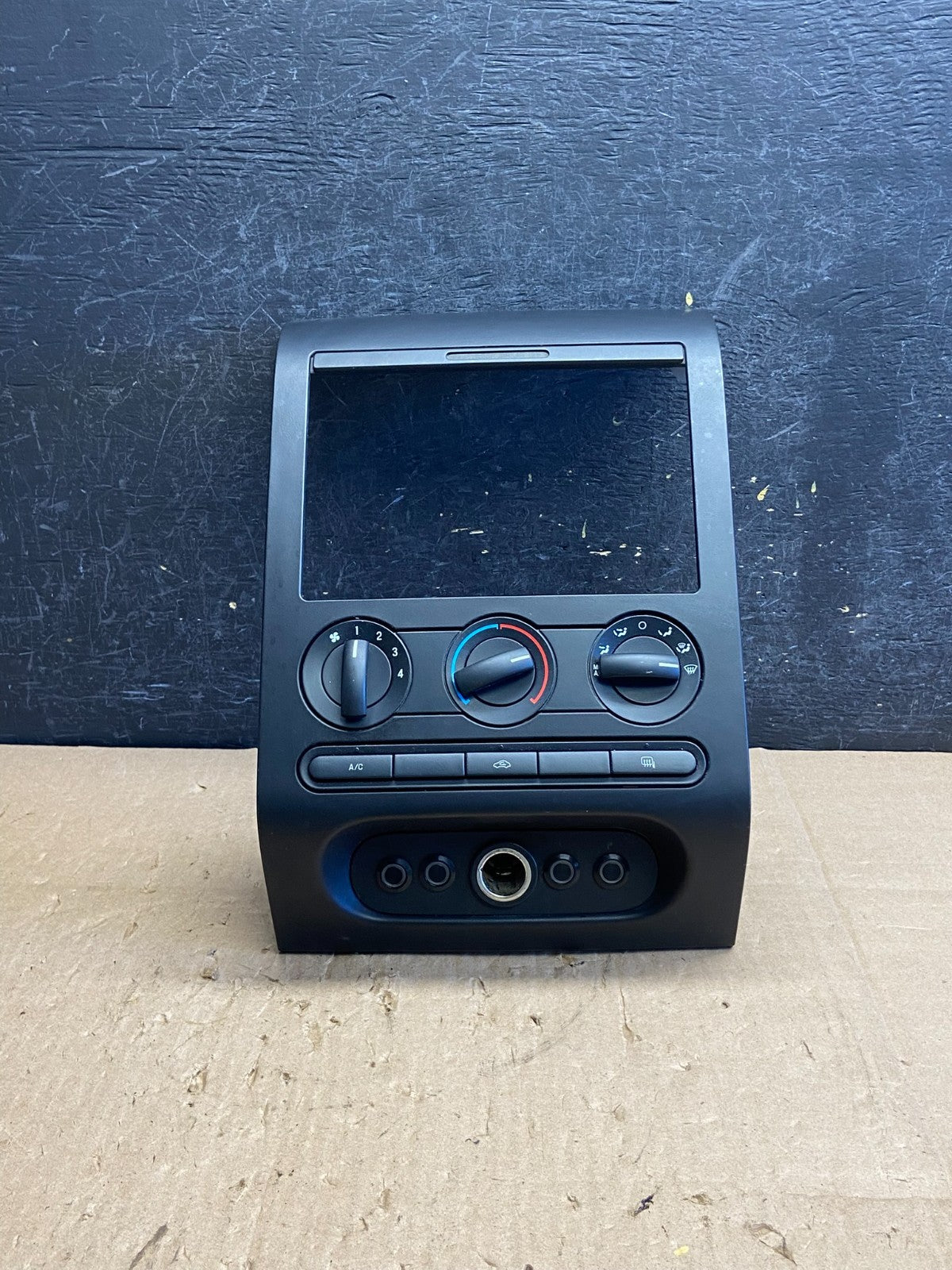 2004 to 2008 Ford F150 Radio Climate Dash Bezel Surround Black ai5929 DG0