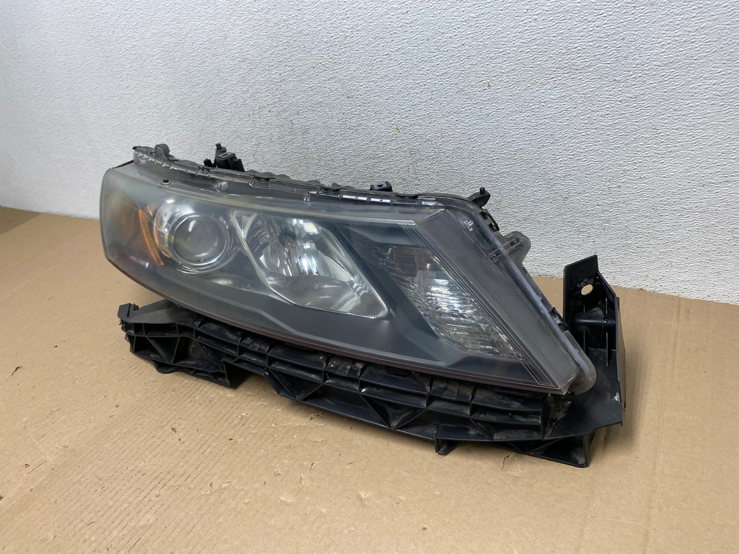 2010 - 2012 Honda Accord Crosstour Right Passenger RH Side Headlight AF3106 LK1
