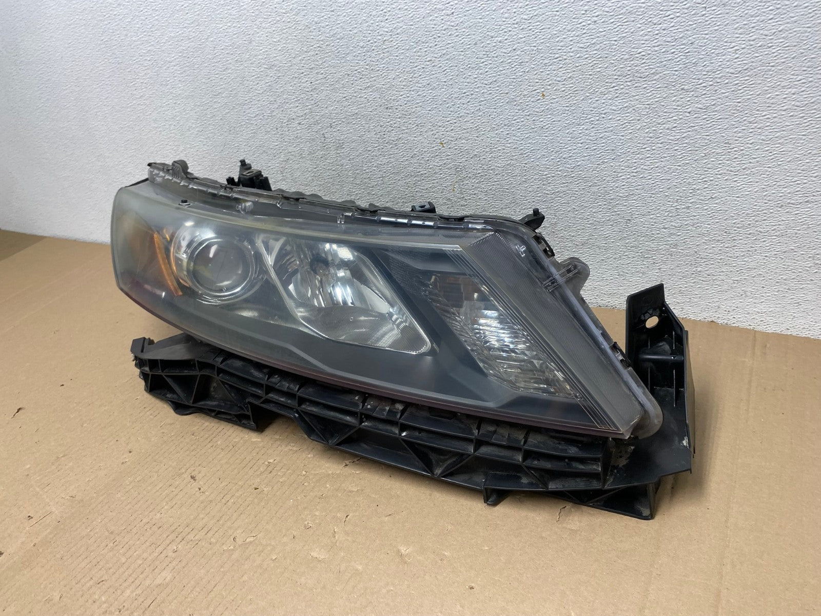 2010 - 2012 Honda Accord Crosstour Right Passenger RH Side Headlight AF3106 LK1