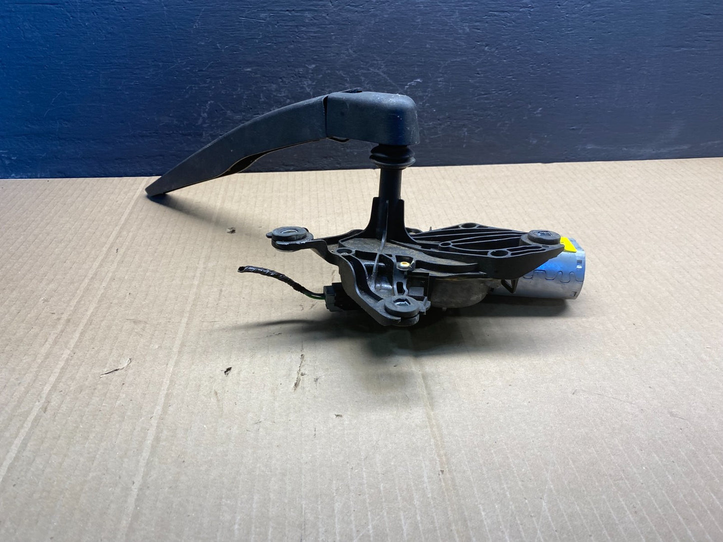 2013 to 2019 Ford Escape Rear Windshield Wiper Motor OEM AC0856 DG1