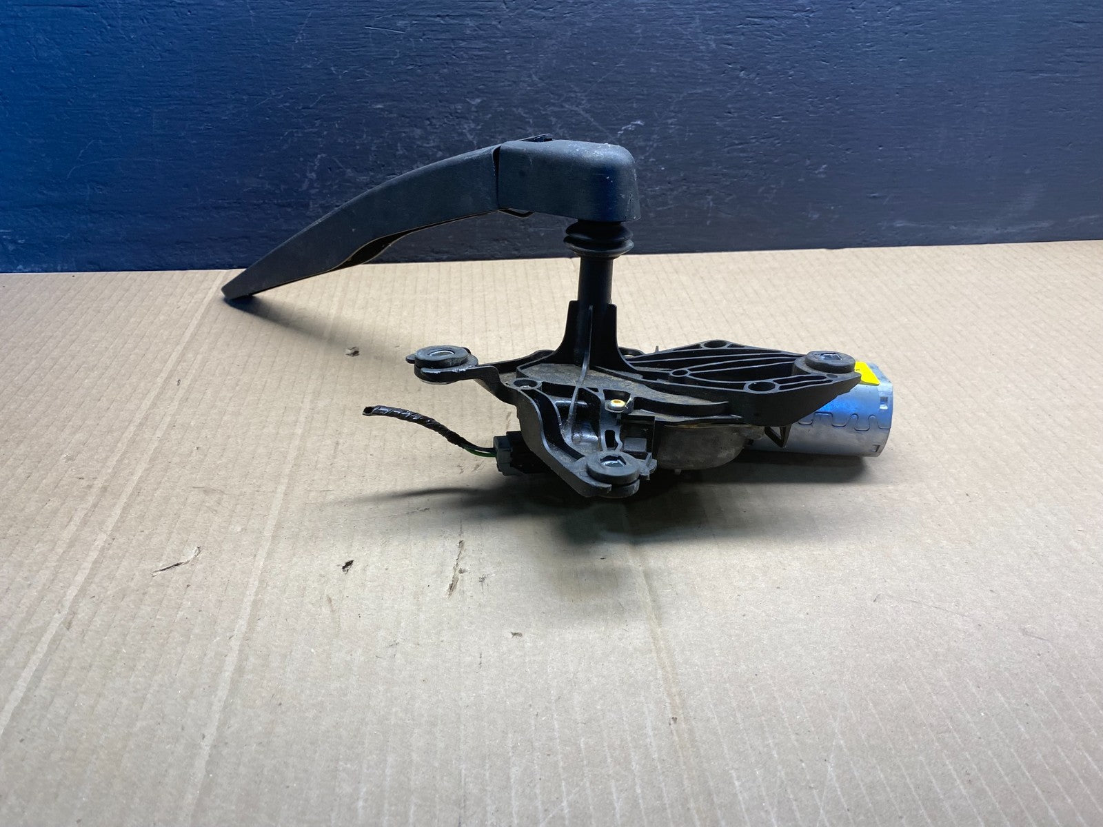 2013 to 2019 Ford Escape Rear Windshield Wiper Motor OEM AC0856 DG1