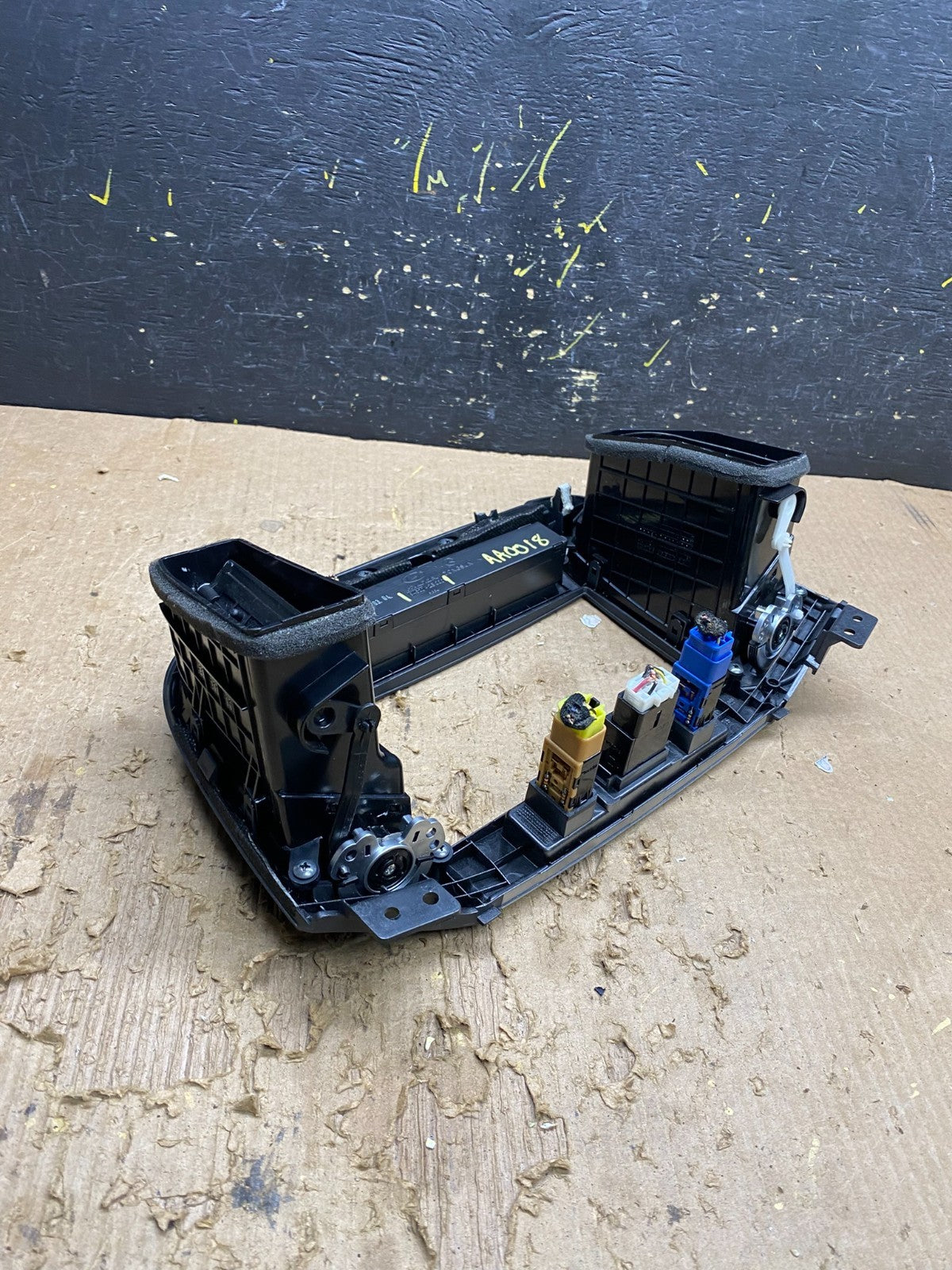 2007 to 2012 Hyundai Santa Fe Center Air Vent A/C Clock Bezel Trim OEM AA0018 DG3