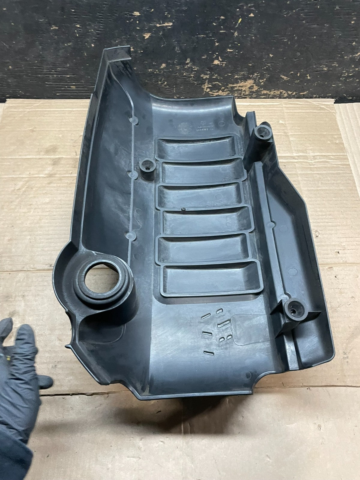2007 to 2008 GMC Acadia 3.6L VVT Engine Cover Shield OEM V2949 DG7