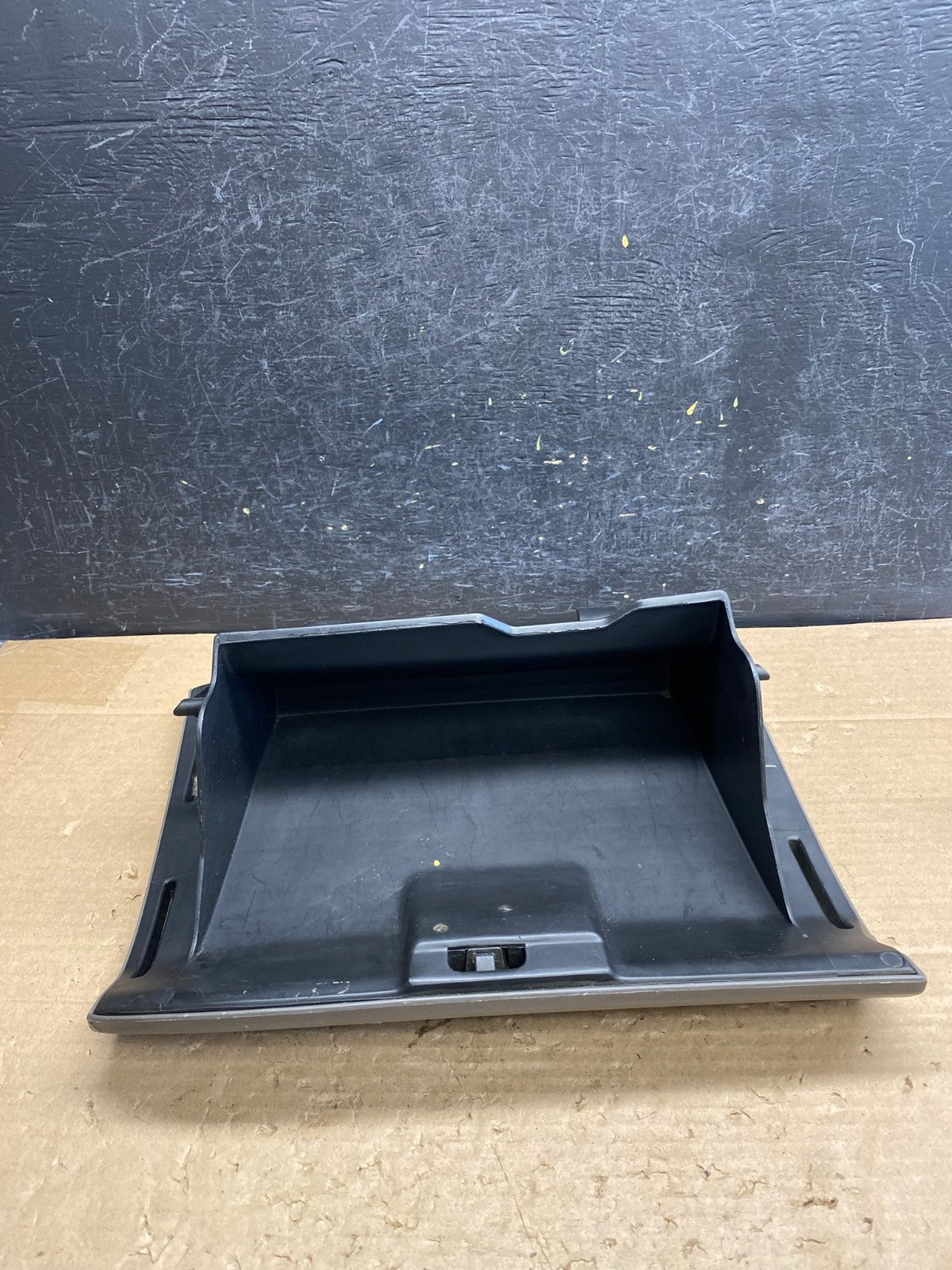 2001-2006 Toyota Sequoia Front Right Passenger Storage Glove Box AG8459 DG10