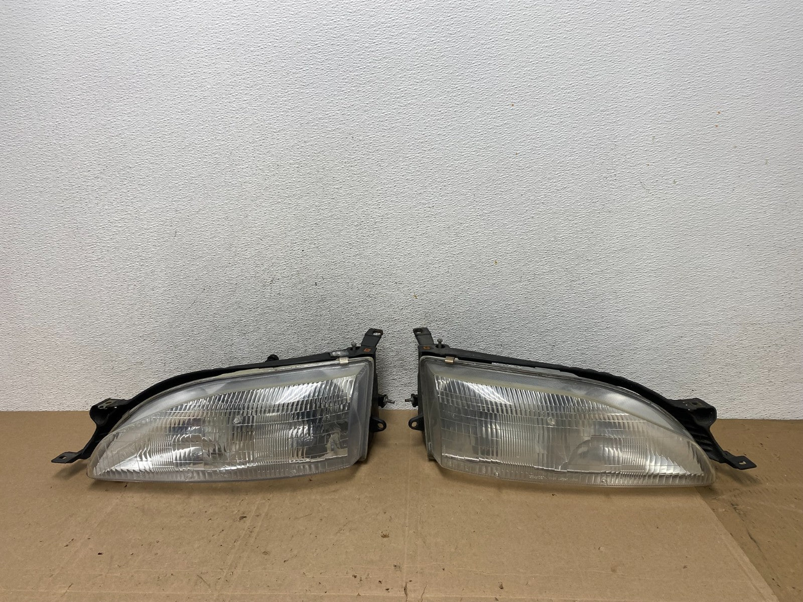 1995 - 1996 Toyota Camry Left+Right Side Set Halogen Headlights AE5980 DW0