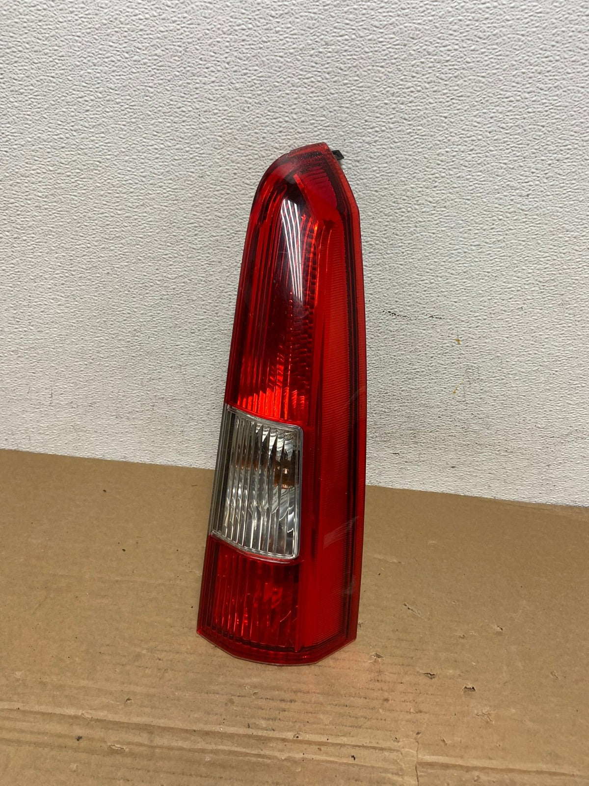 2001-2004 Volvo XC70 V70 Right Passenger RH Side Tail Light Upper AD3842 LK0