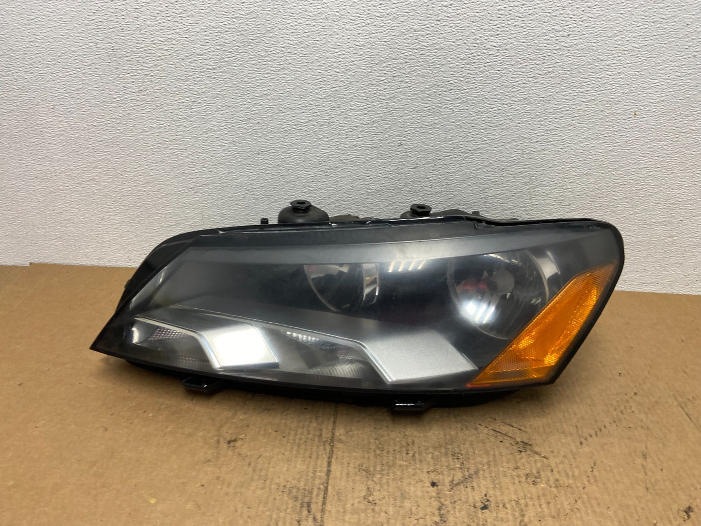 2012-2015 Volkswagen Passat Left Driver LH Side Halogen Headlight OEM AC3717 DW0