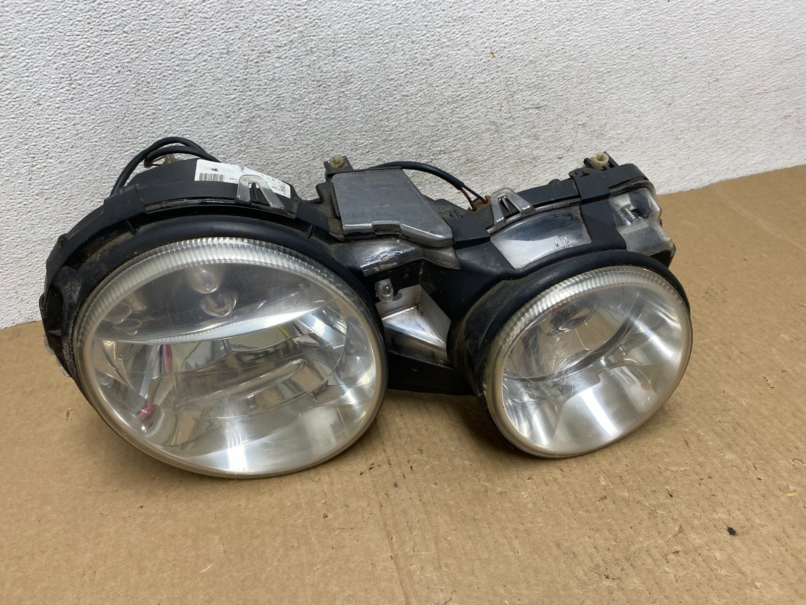 2000 to 2002 Jaguar S-Type Right Passenger Side Halogen Headlight AF9669 DW0