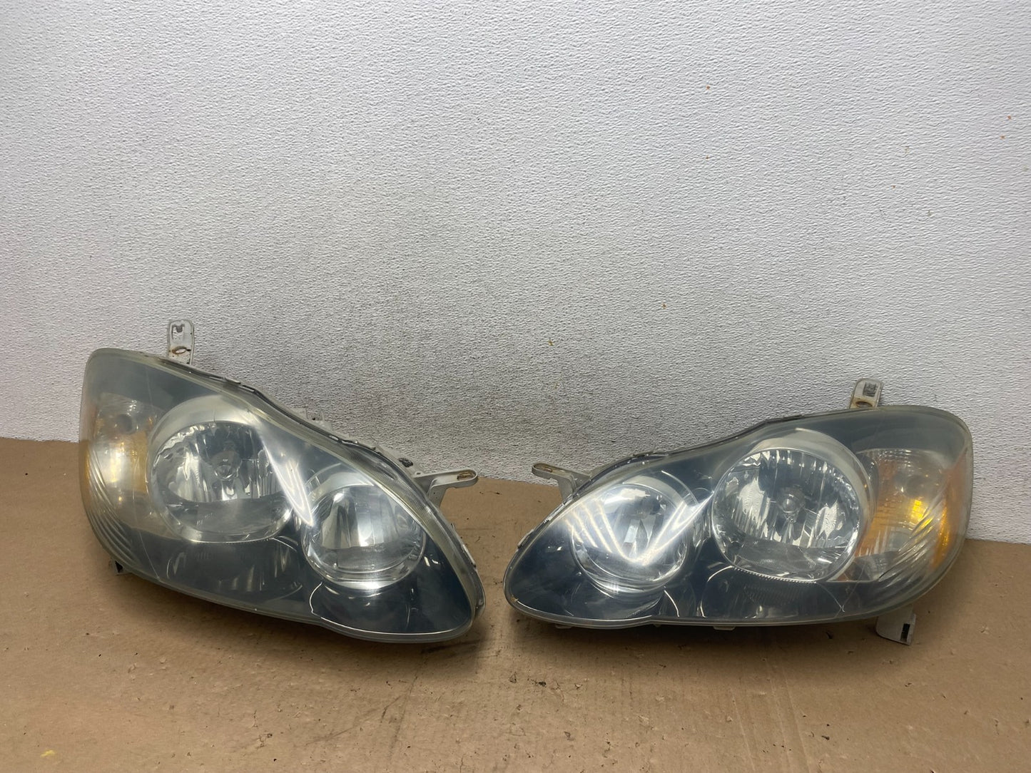 2005 to 2008 Toyota Corolla Black Left+Right Side Set Headlights AG4893 DW0
