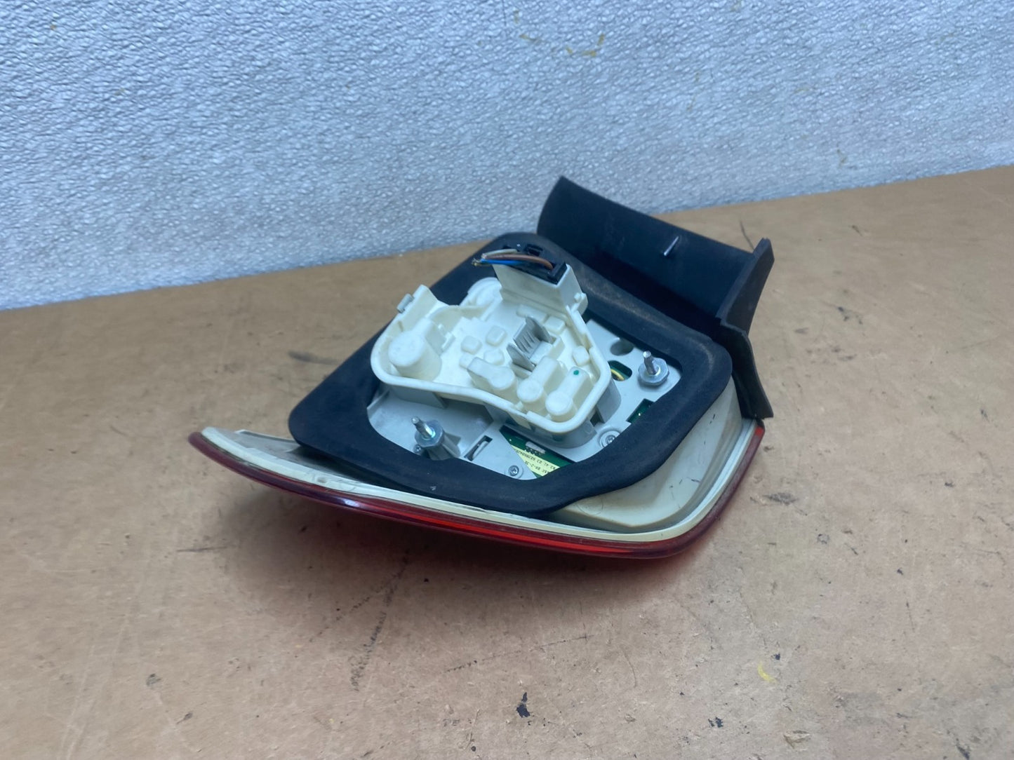 2009 2010 BMW 323i 325i 328i 335i 3 Series Left Driver Tail Light OEM X5219 DW6