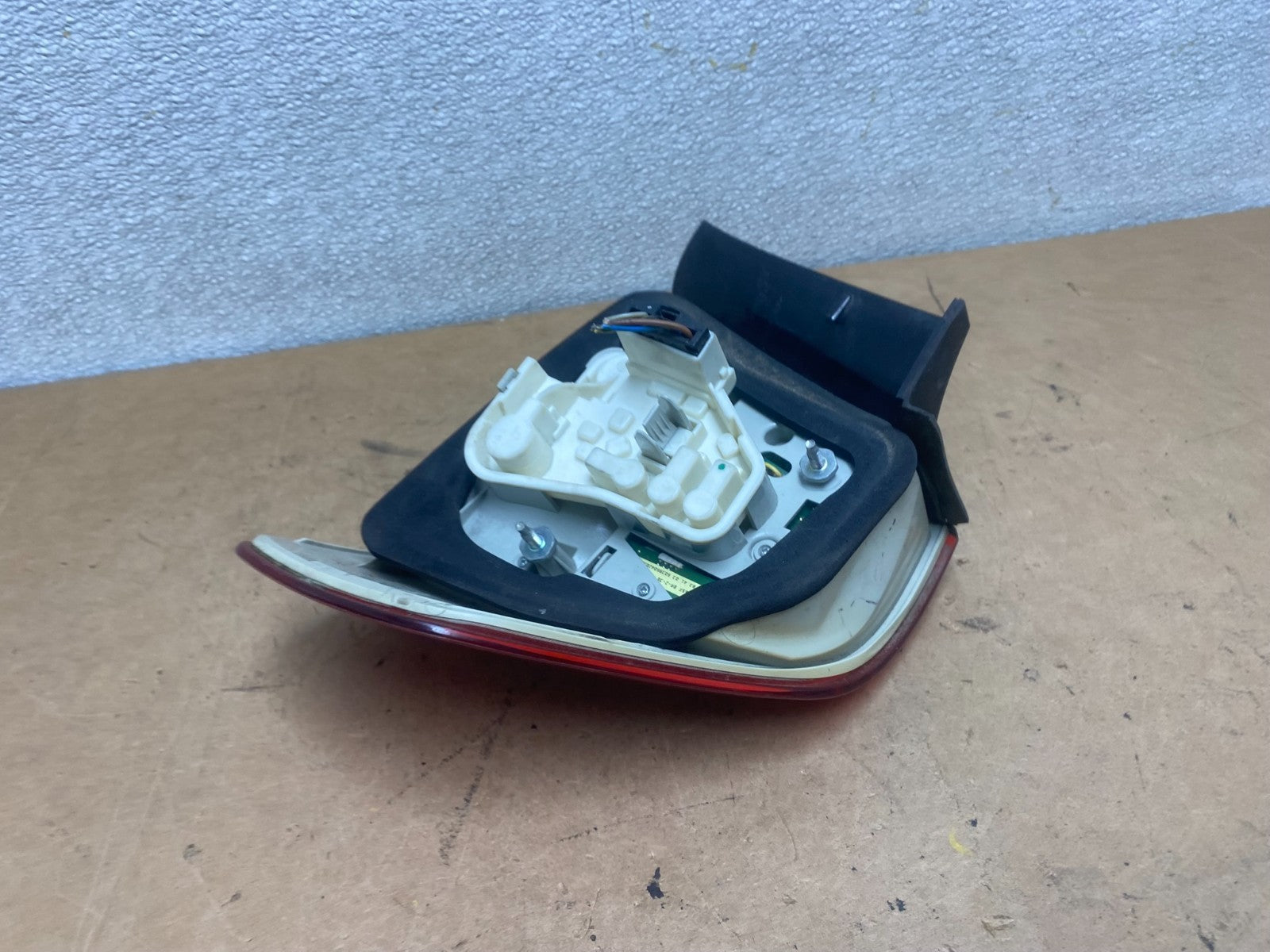 2009 2010 BMW 323i 325i 328i 335i 3 Series Left Driver Tail Light OEM X5219 DW6