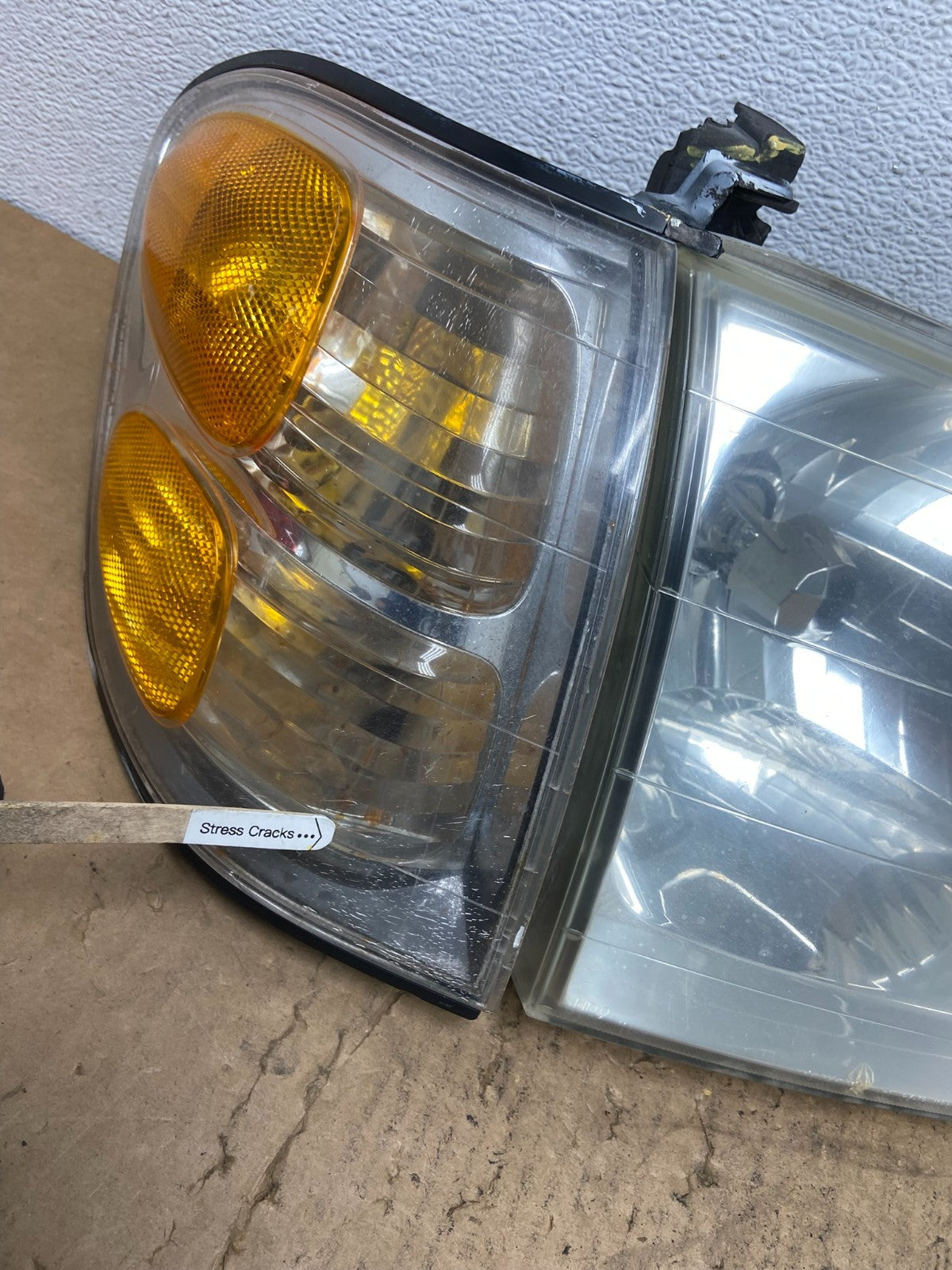2001-2004 Toyota Sequoia Left+Right Side Halogen Headlights AD0461 DW5