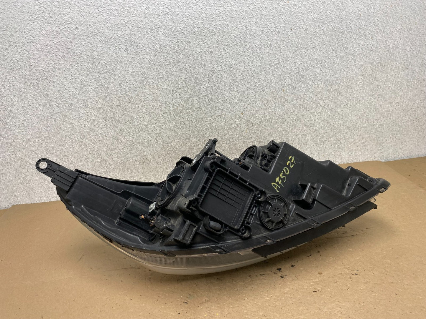 2016 to 2018 Kia Sorento Left Driver LH Side Headlight Halogen TYC AF5027 DW8