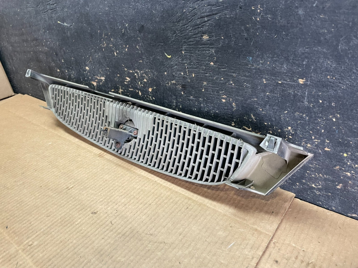 1995 1996 Nissan Maxima Front Upper Grill Grille Oem AA9200 DG7