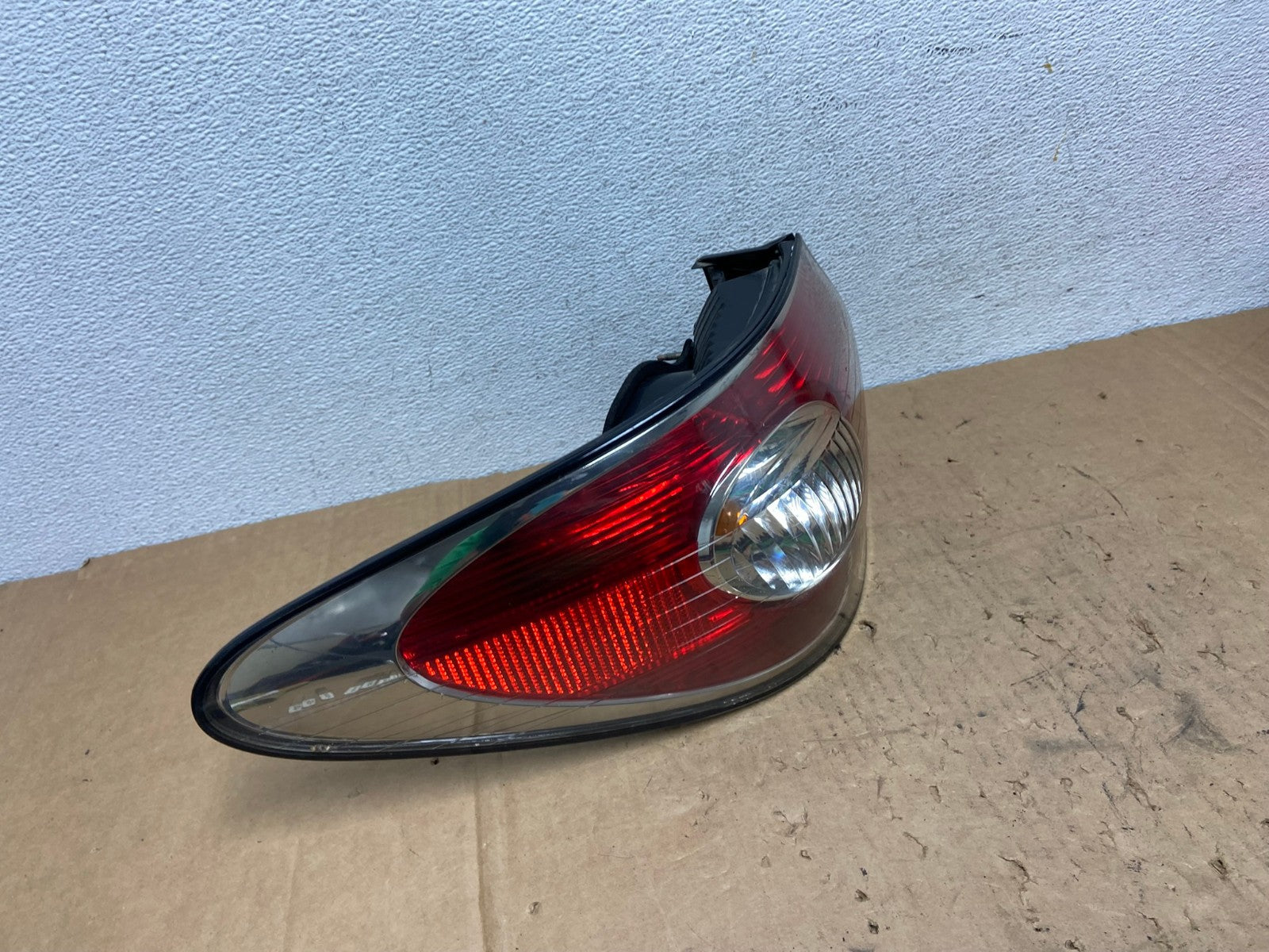 2002 to 2004 Lexus ES300 ES330 Left Driver Side Tail Light AD3077 LK2