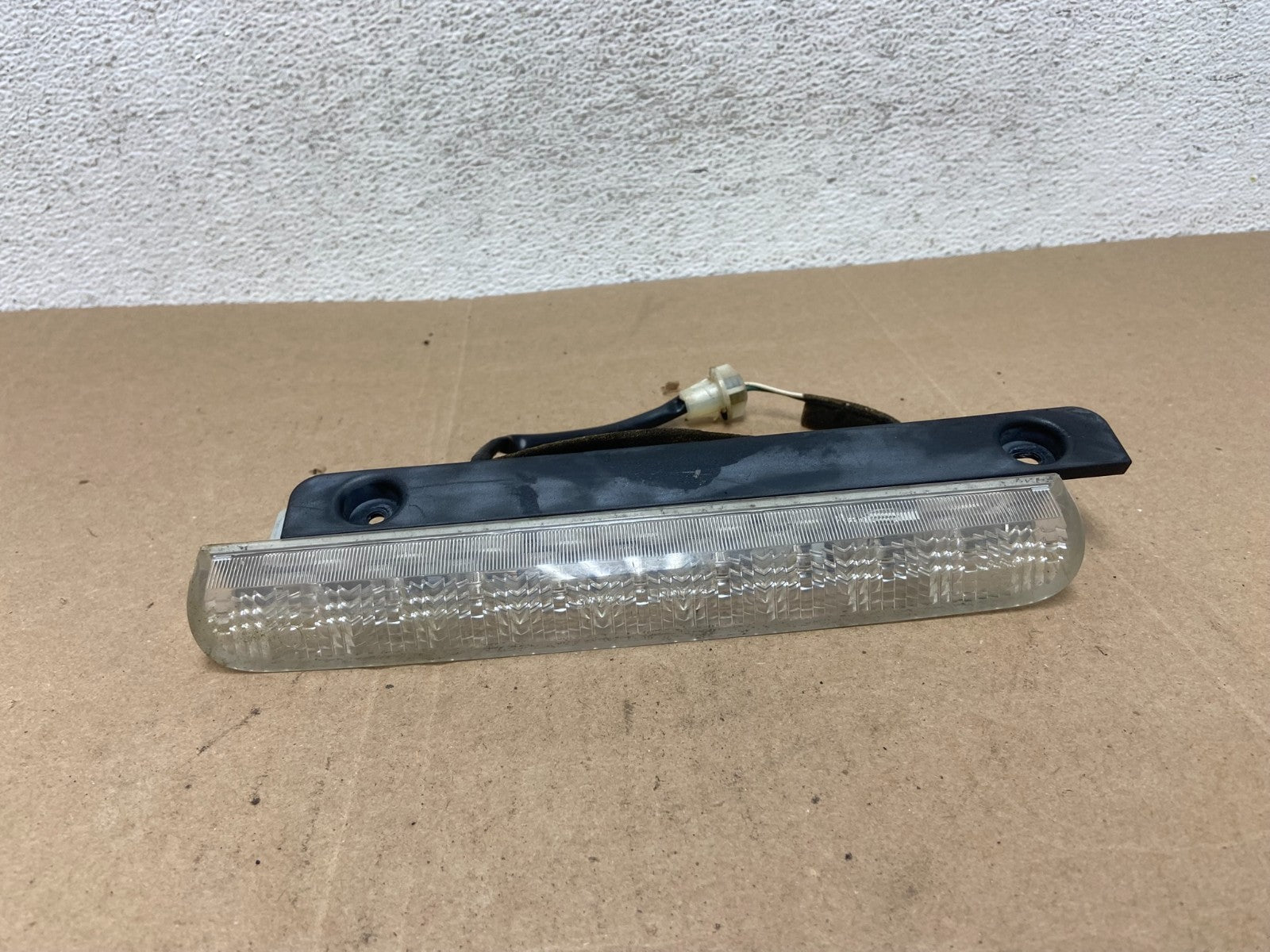 2004 to 2009 Mazda 3 Hatchback Center 3RD Third Brake Tail Light AE4885 DG0