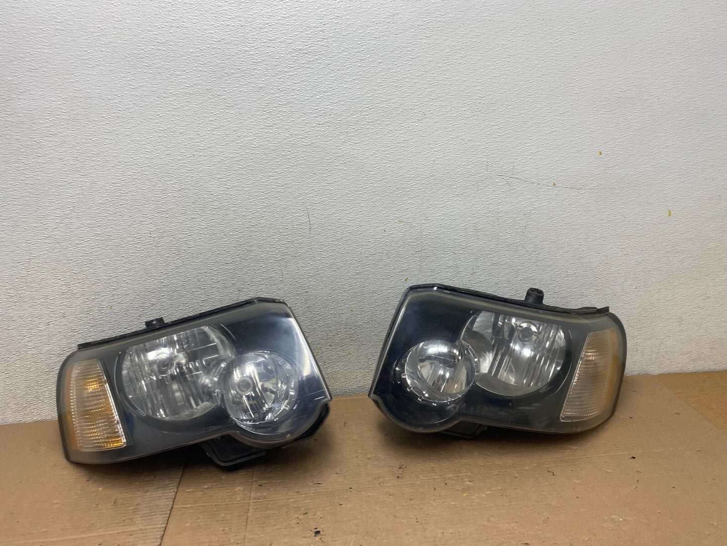 2004-2005 Land Rover Freelander Left+Right Side Halogen Headlights OEM O0468 DW0