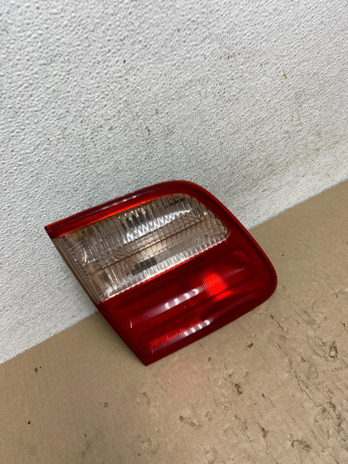 2000-2003 Mercedes-Benz E-Class E320 Wagon Left Driver Inner Tail Light AE98582