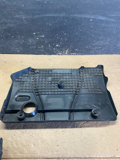2004 to 2006 Mazda 3 DOHC 16 VALVE Engine Shield Top Cover Oem s3407 DG4