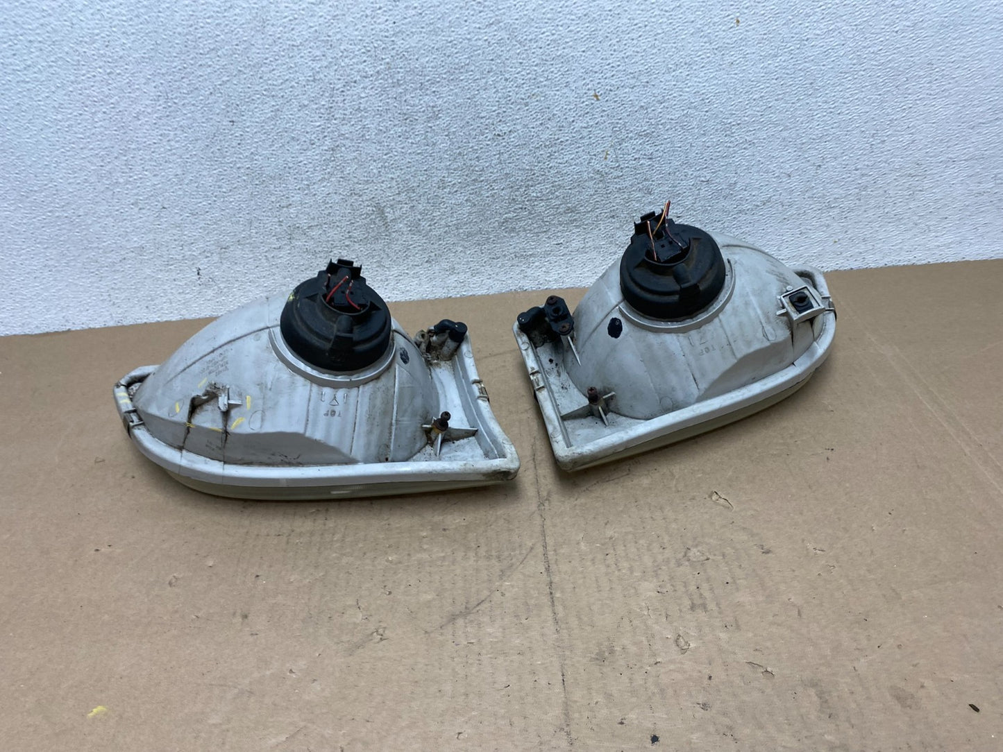 2001 2002 2003 Toyota Sienna Left+Right Side Headlights Halogen AG4669 DW11