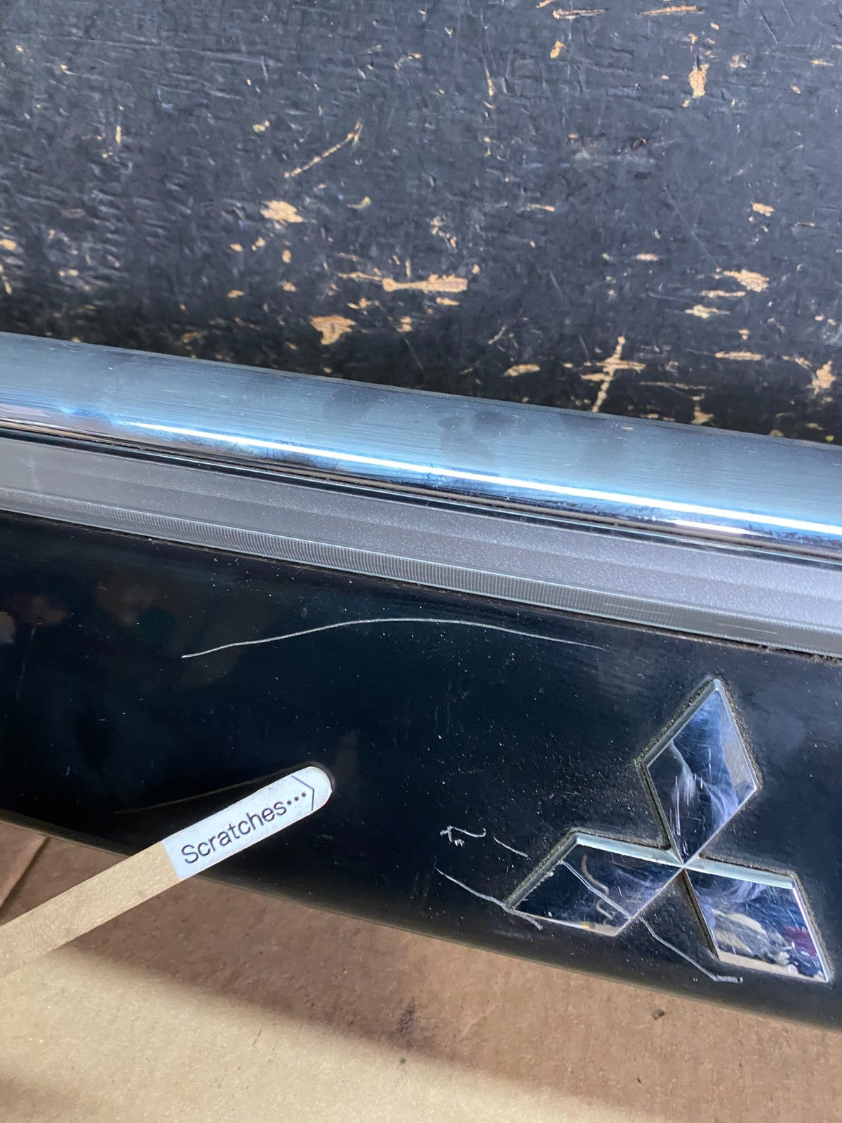 2014-2015 Mitsubishi Outlander Trunk Tailgate Liftgate Center Panel Y9305 DG3