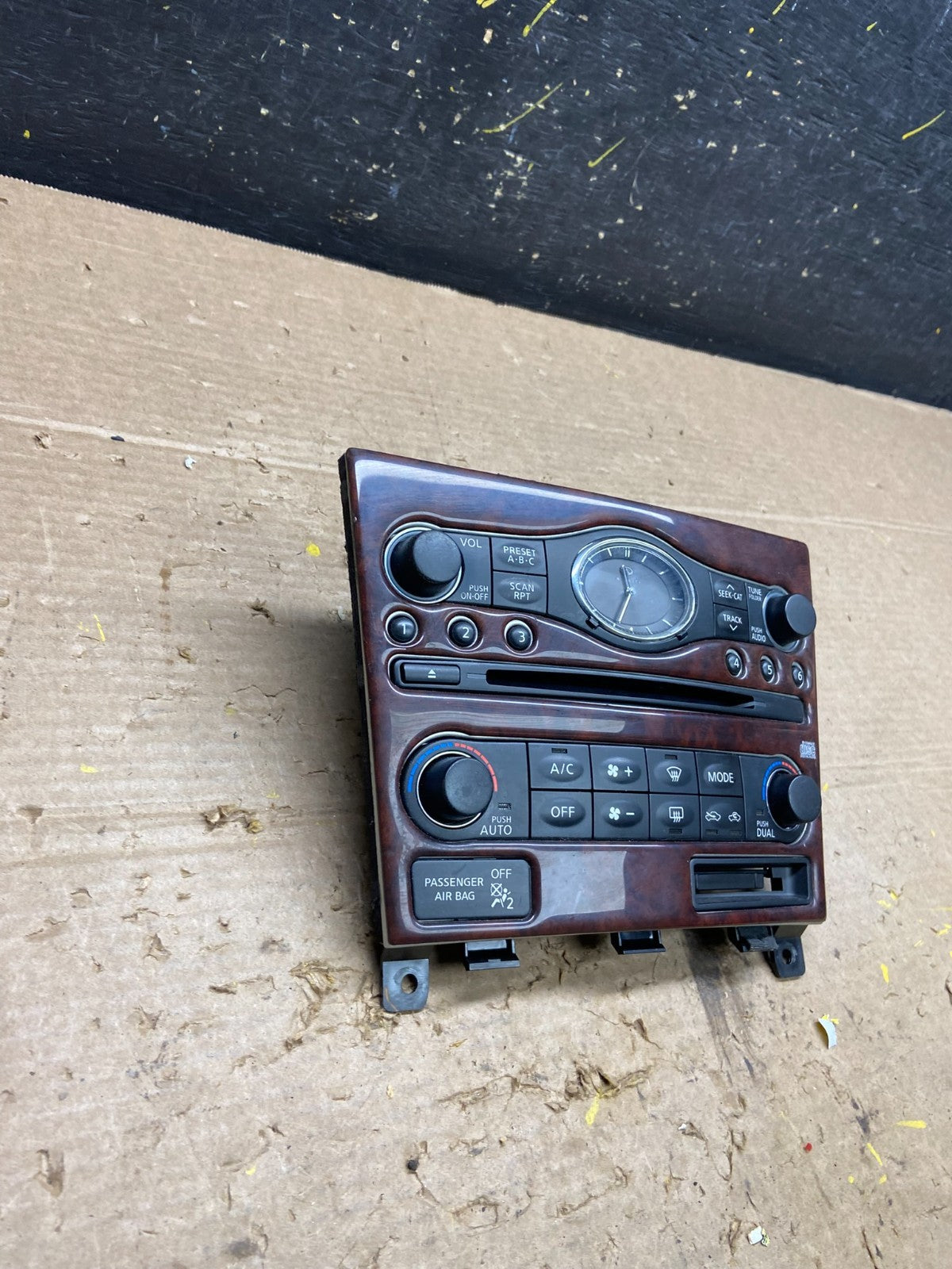 2007 to 2008 Infiniti G35 G37 Radio Player Climate Control Panel Bezel w9800 DG2