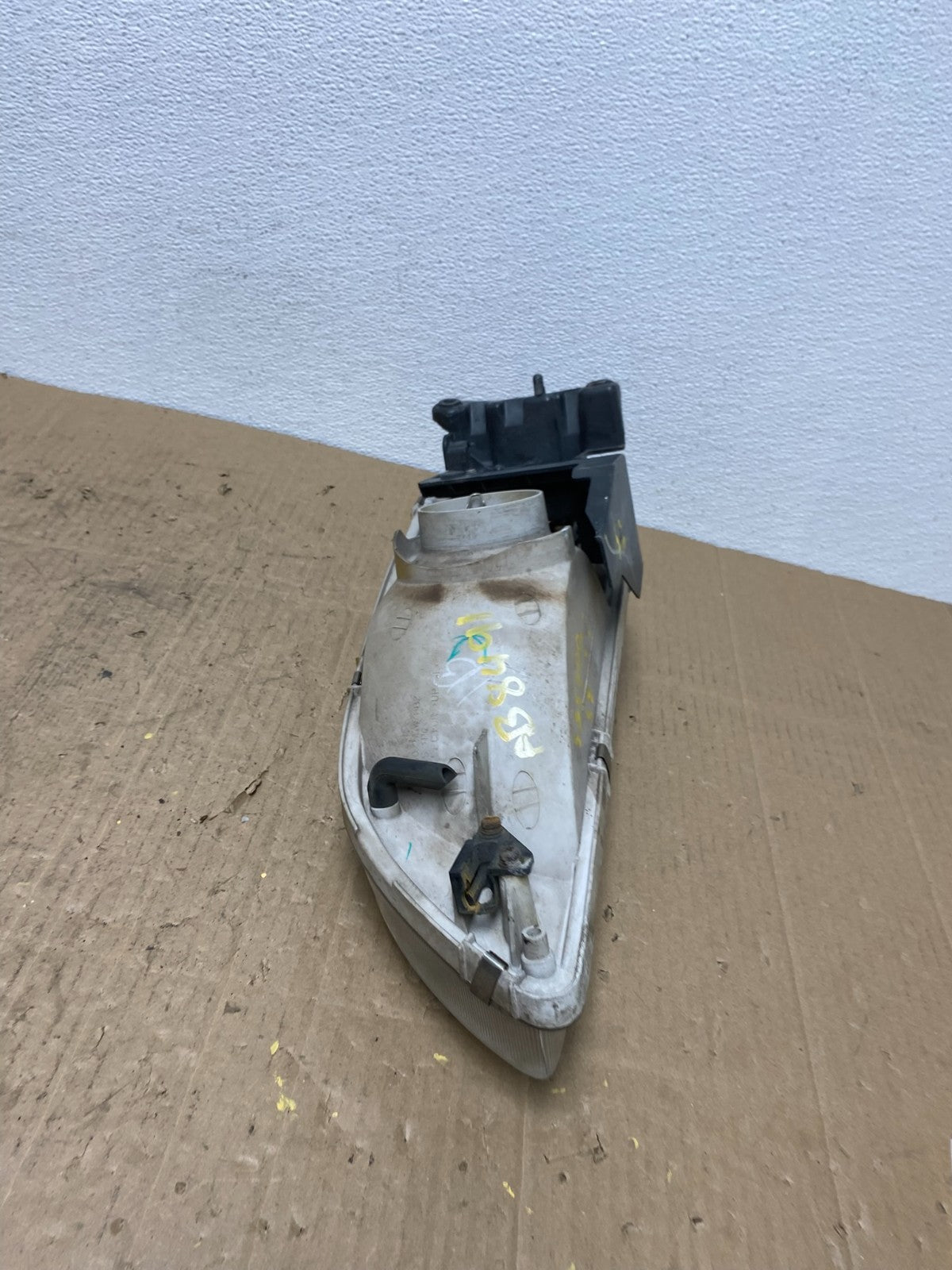 1998 to 1999 Mazda 626 Right Passenger RH Side Headlight AB8491 DW8