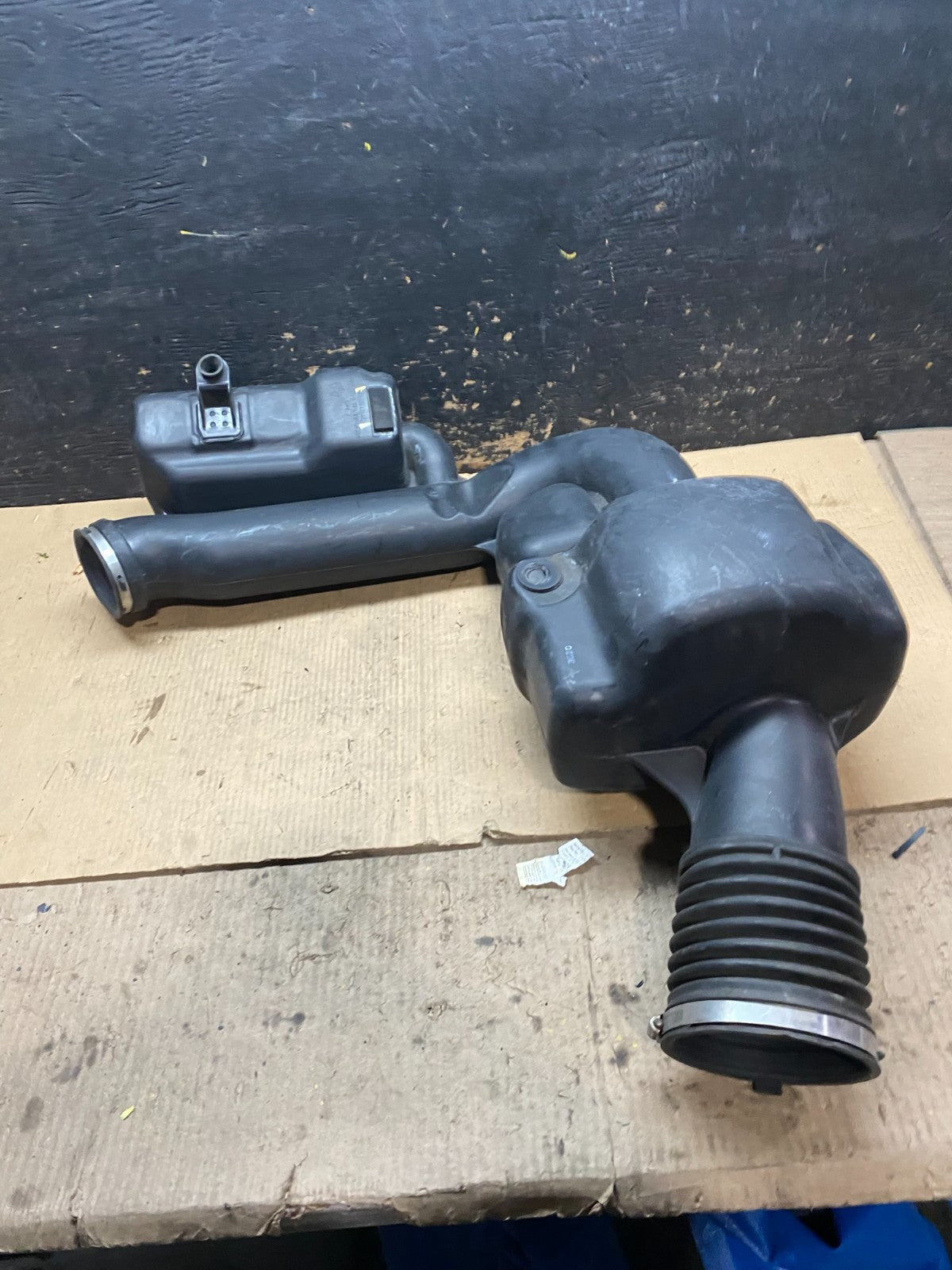 2011 - 2013 Dodge Durango 3.6L Resonator Air Intake Tube OEM  X3130 DG5